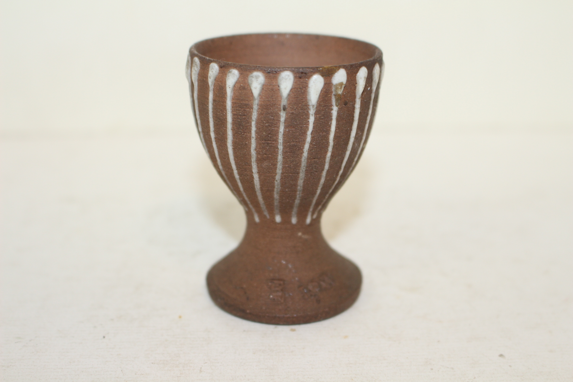 청자 줄문 굽달린 잔