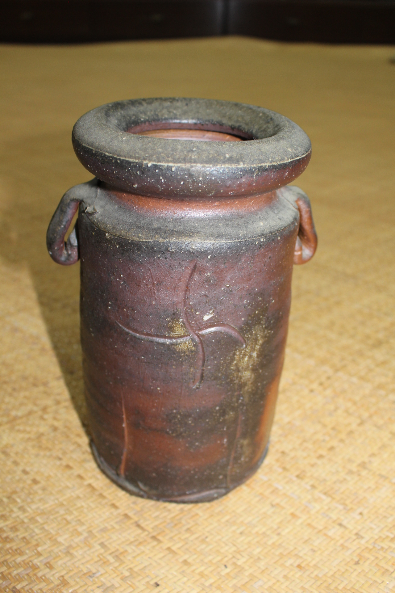 연대가좋은 시가라끼 청자 이귀호