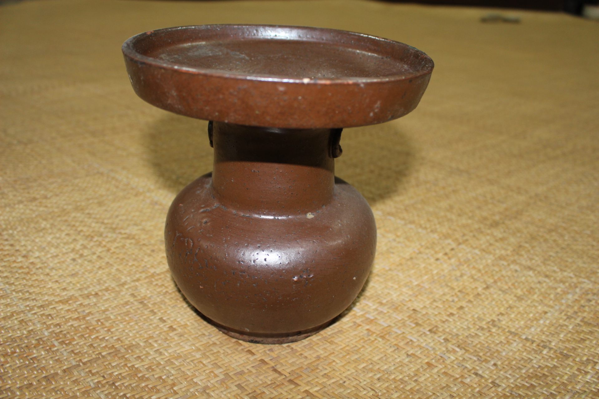 연대가좋은 옹기재질의 구연부전이 넓은 호