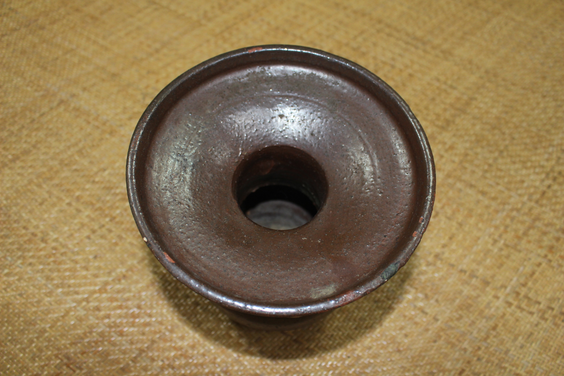 연대가좋은 옹기재질의 구연부전이 넓은 호