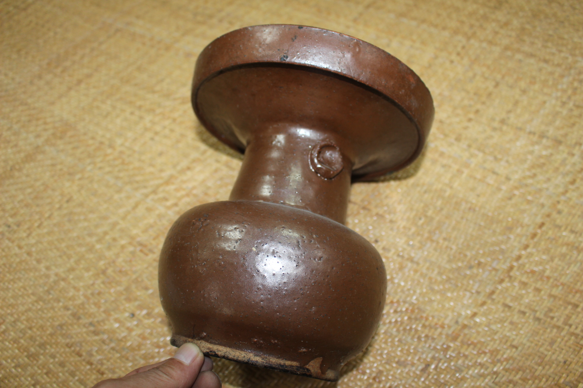 연대가좋은 옹기재질의 구연부전이 넓은 호