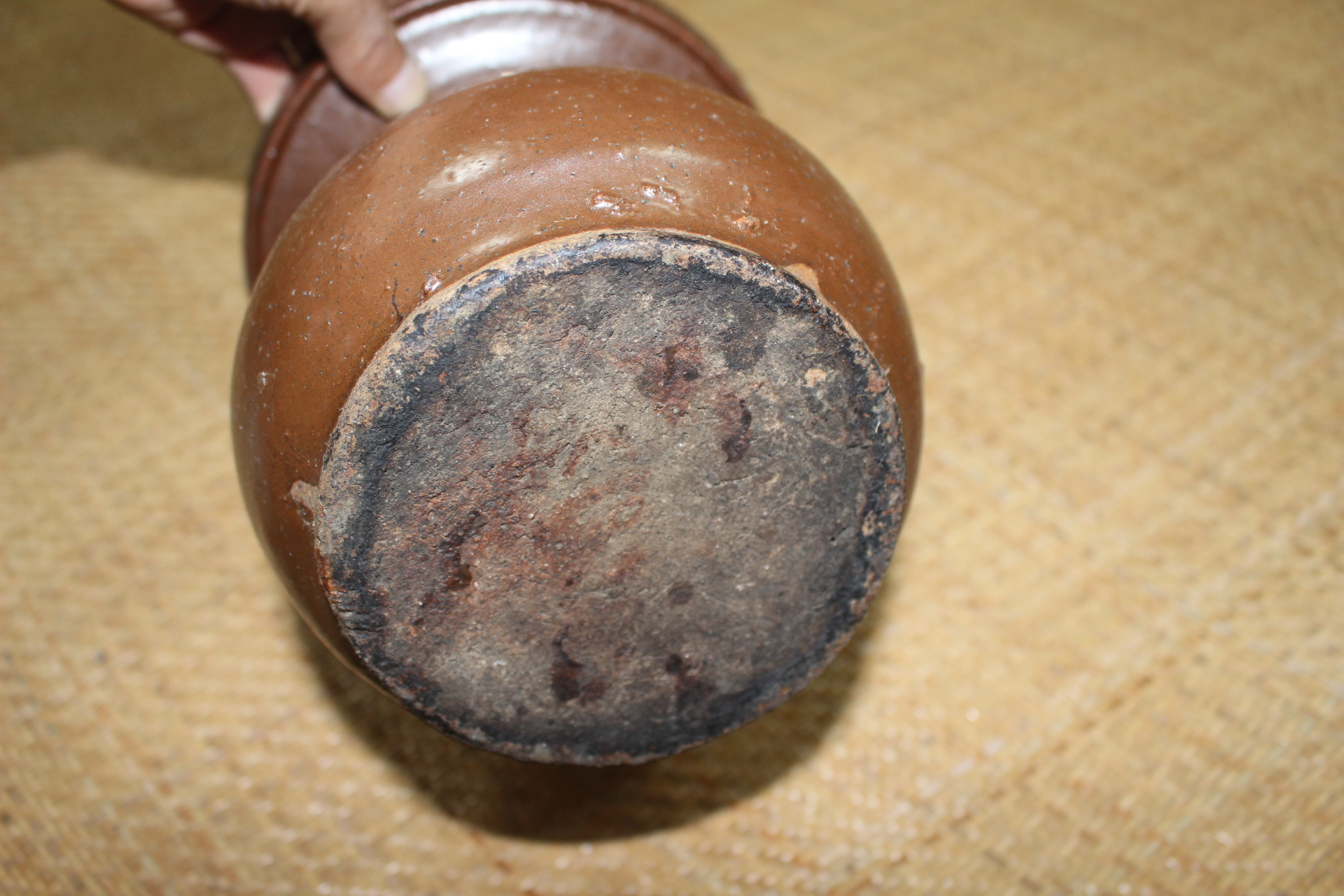 연대가좋은 옹기재질의 구연부전이 넓은 호