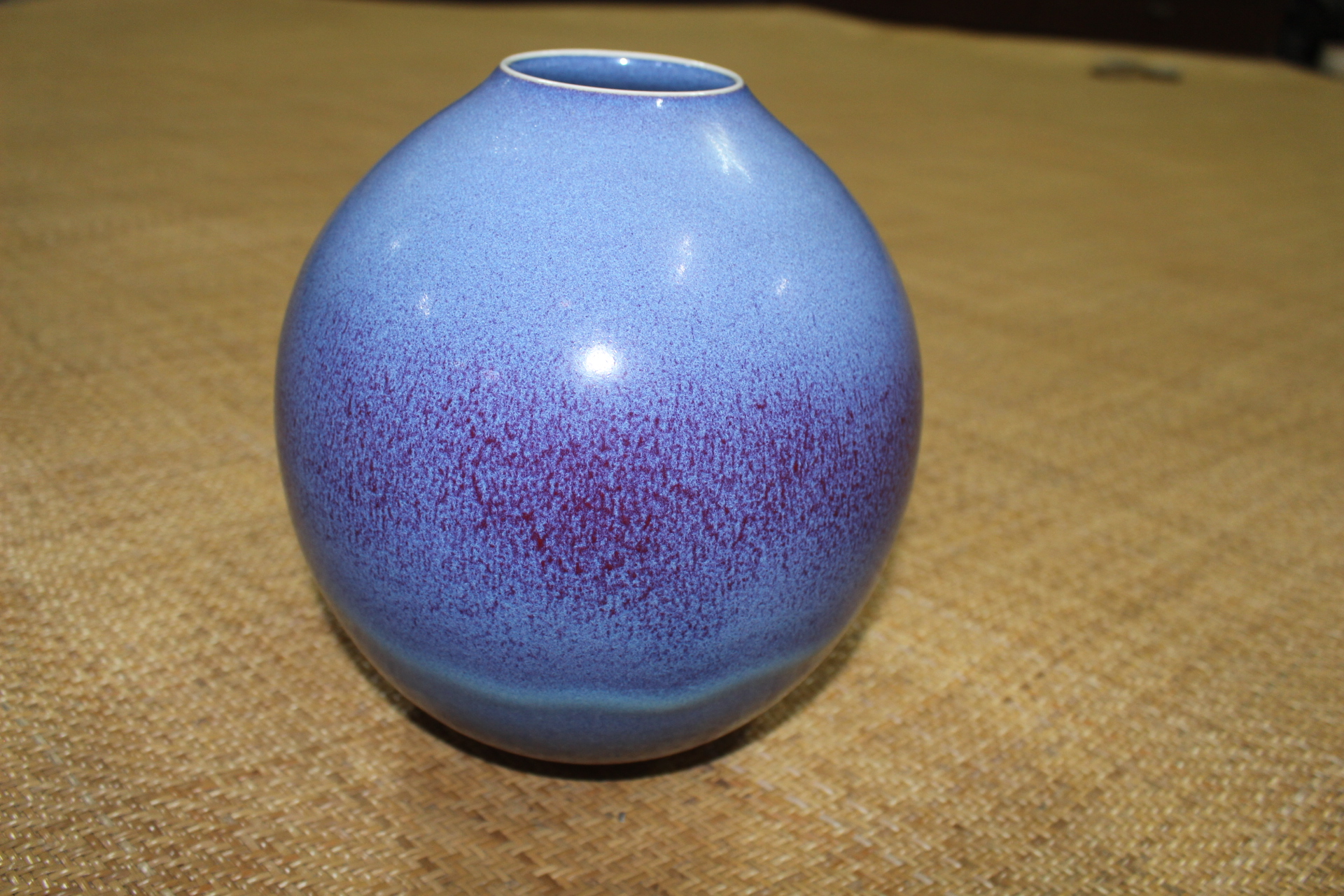 작가의 작품인 청자 달호