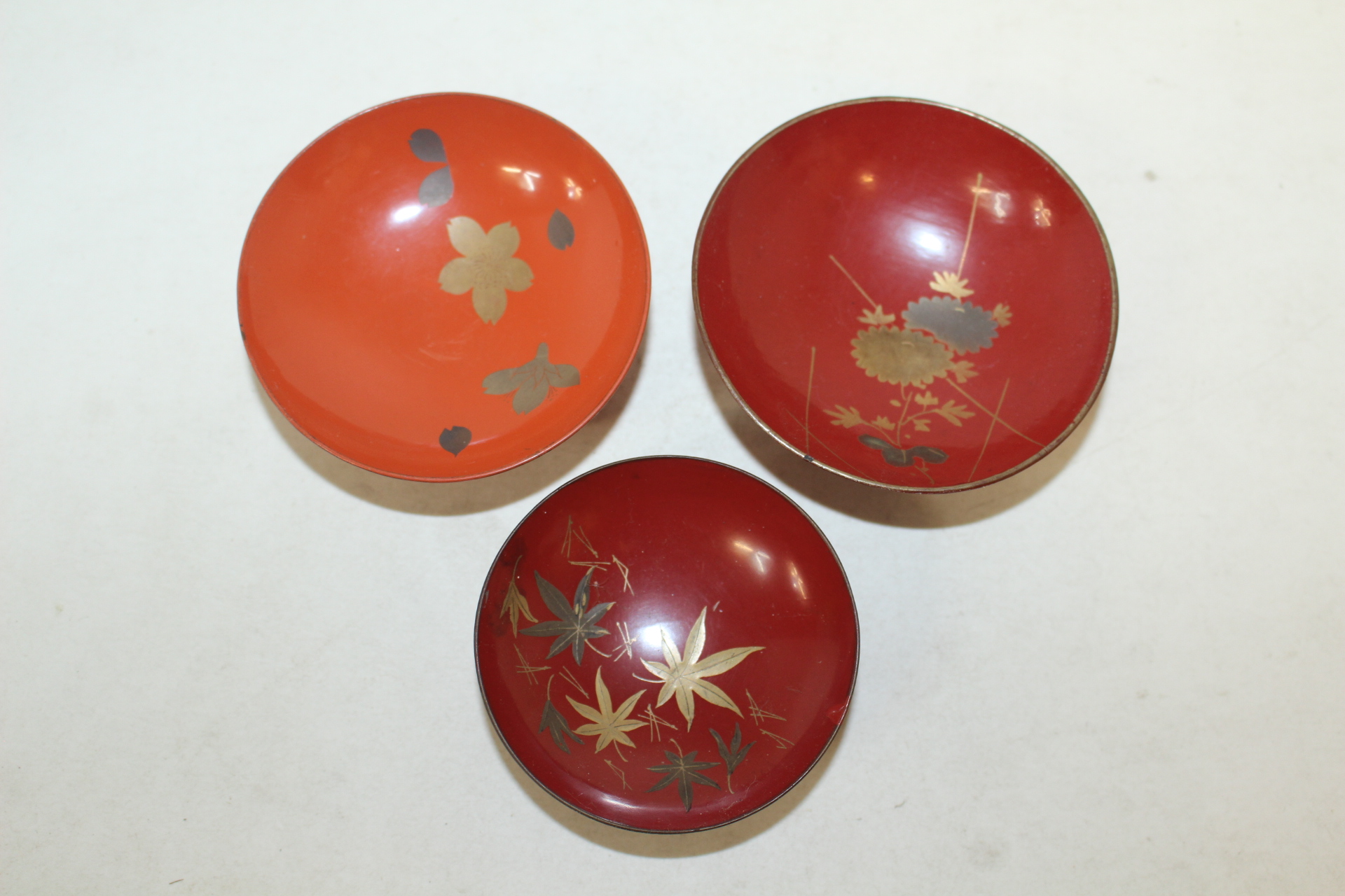 연대가좋은 나무에 금채화문된 잔 3점