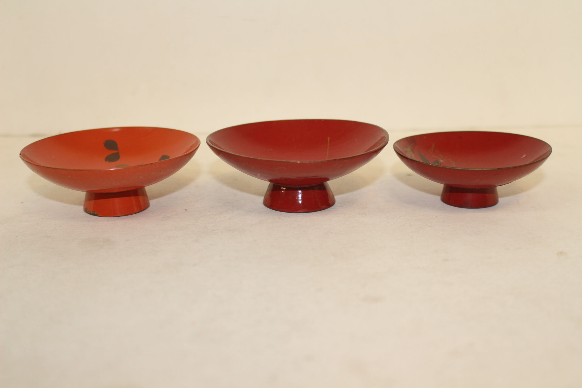 연대가좋은 나무에 금채화문된 잔 3점