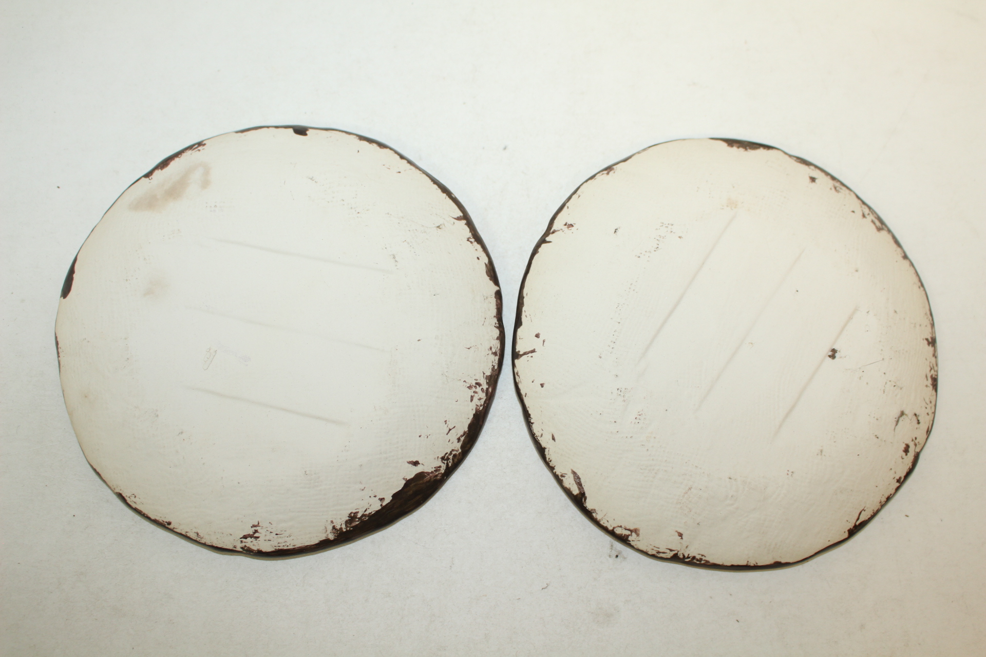 청자 양각화문완 2점