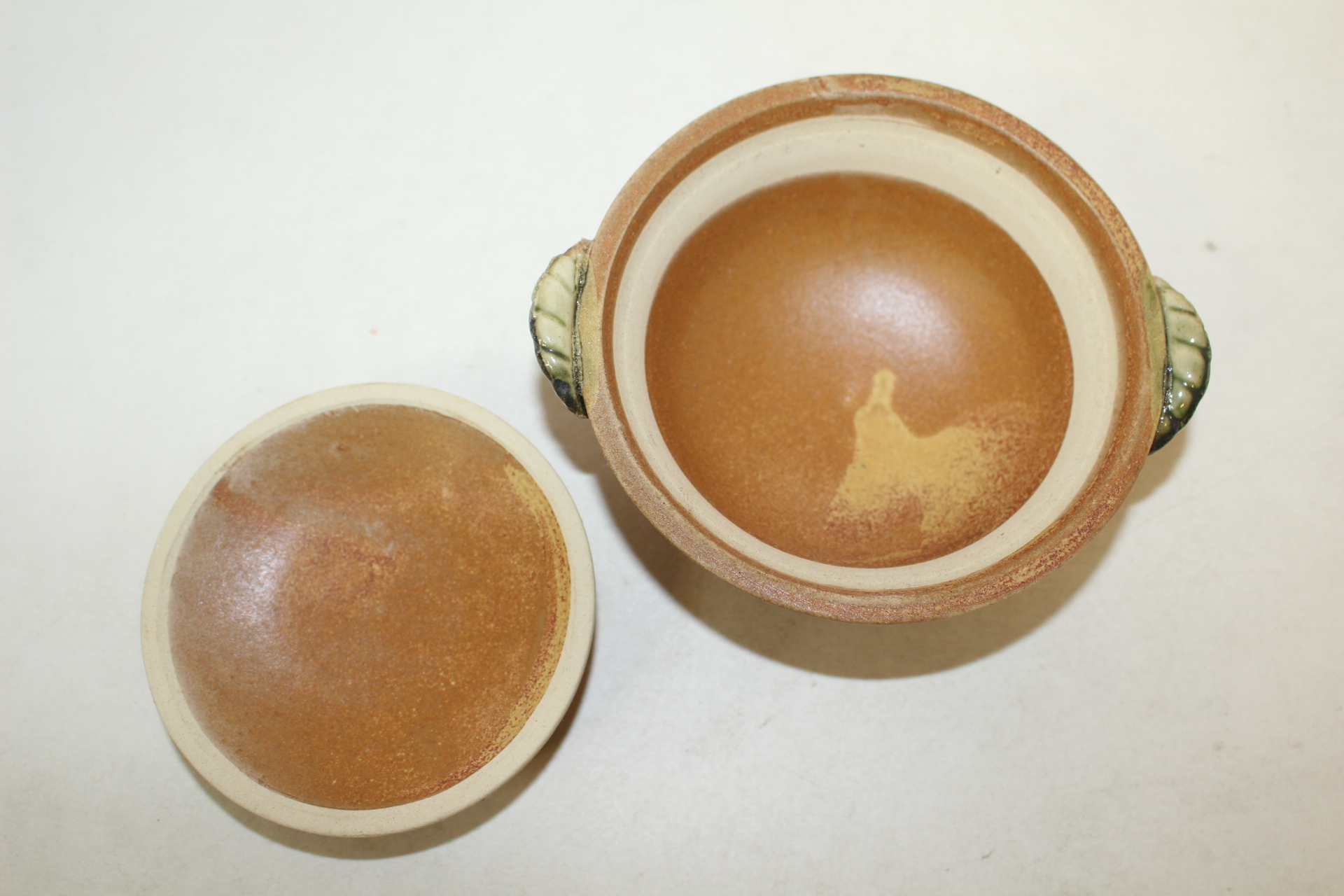 청자 삼족 솥모양 완