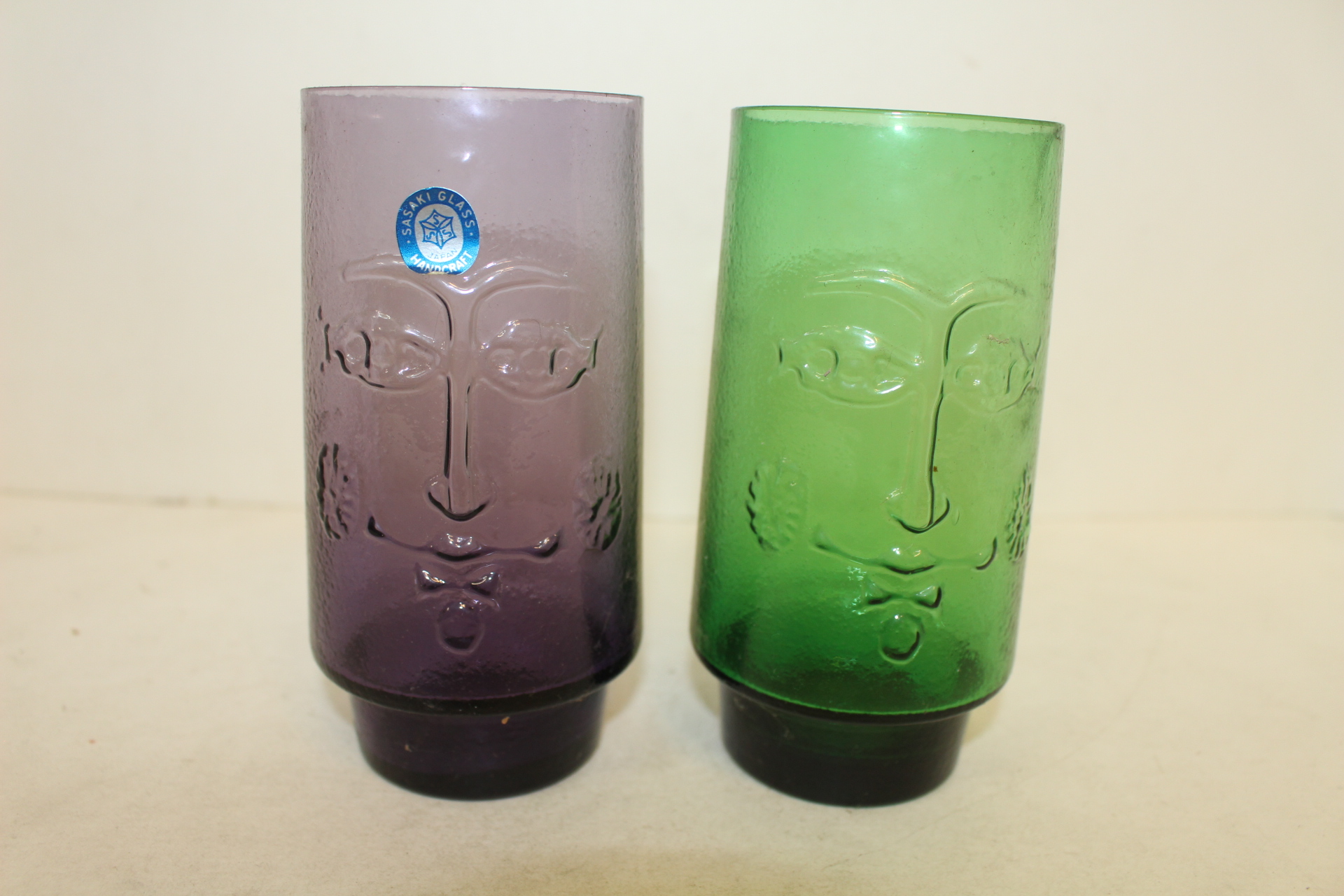 채색유리 인물조각잔 2점