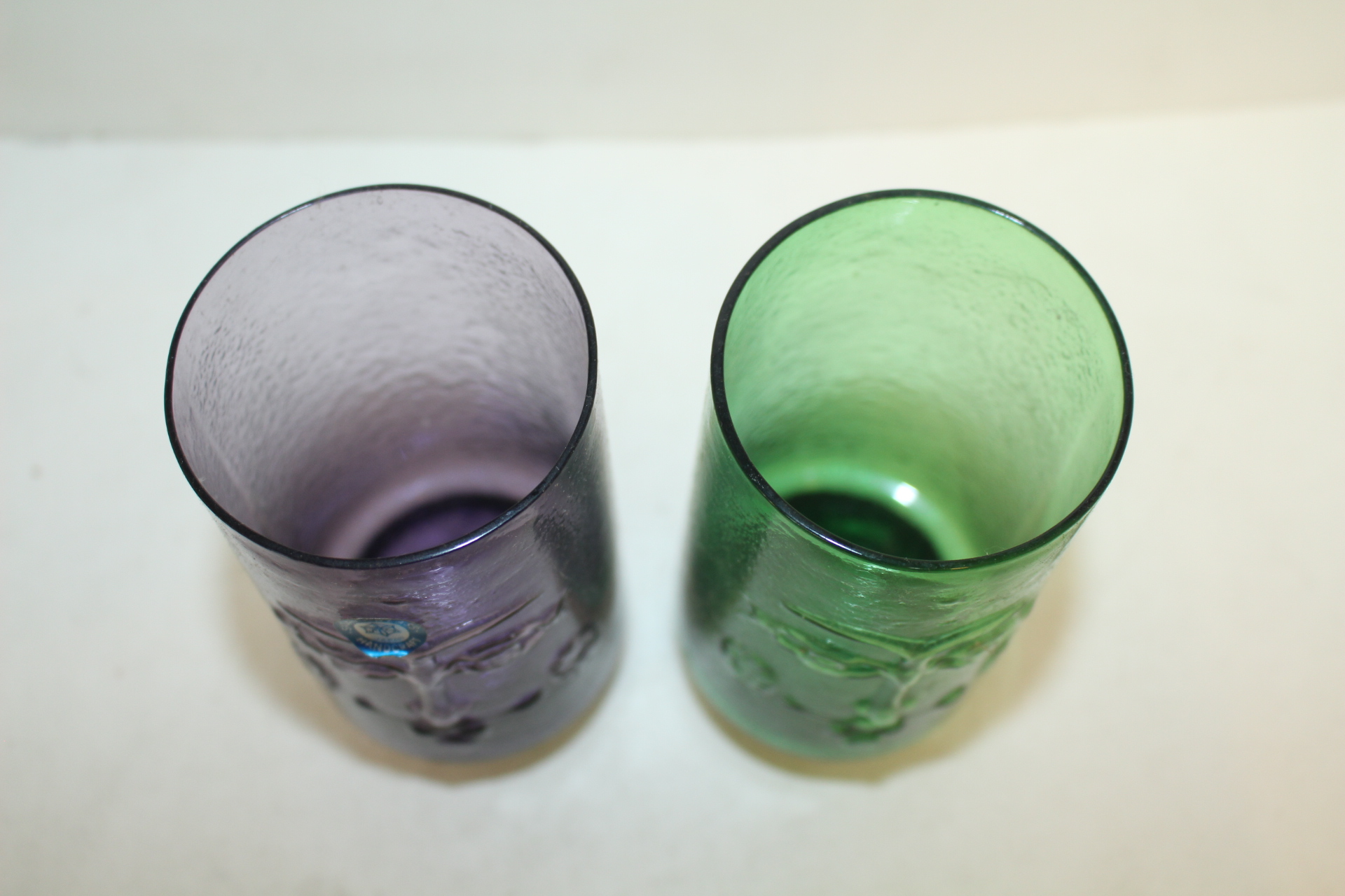 채색유리 인물조각잔 2점