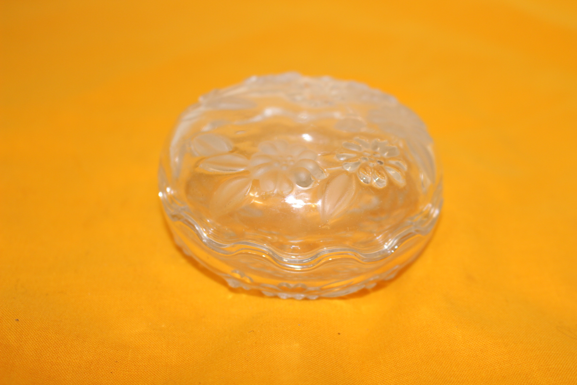 유리에 양각화문된 향합