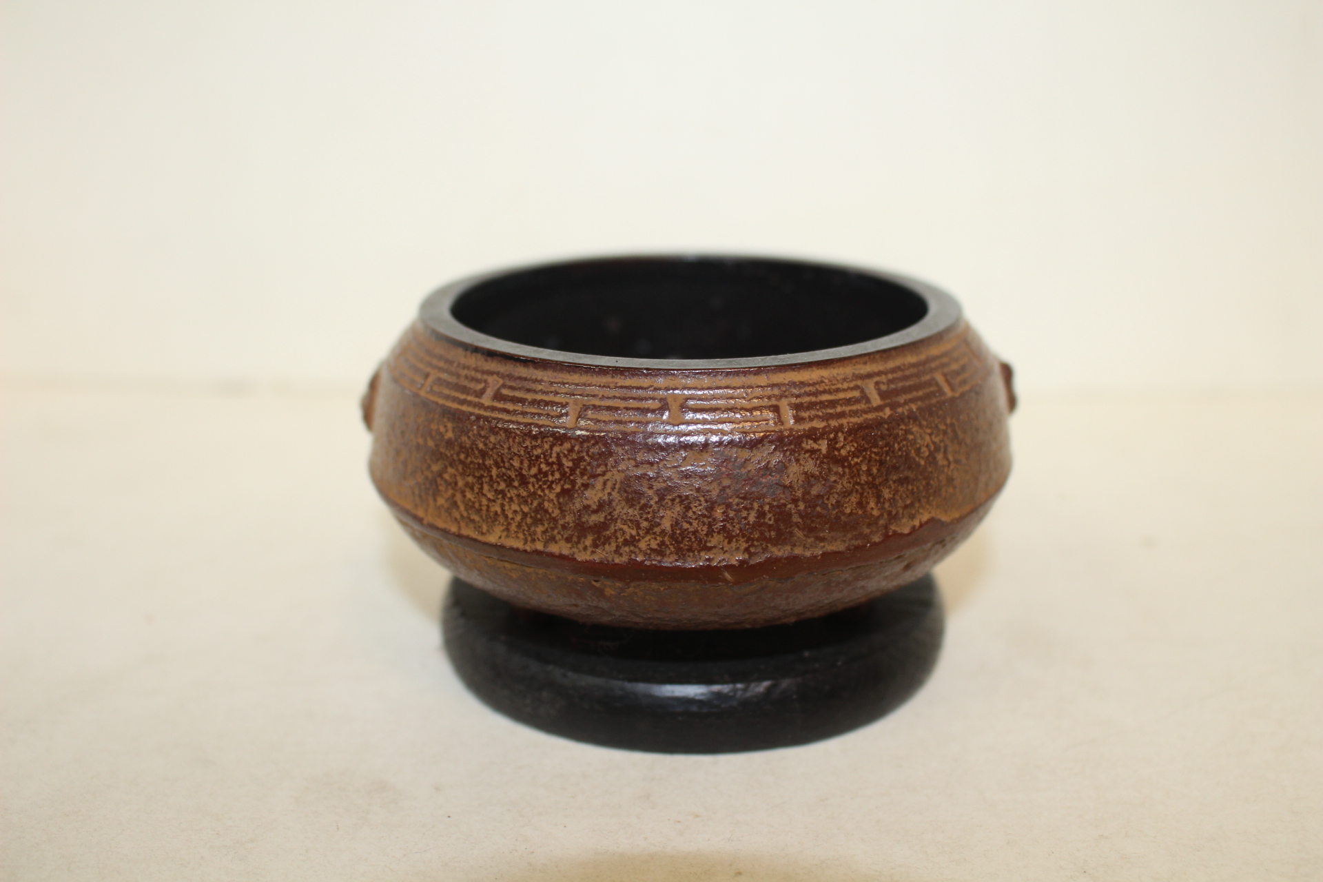 무쇠로된 화로모양의 향로