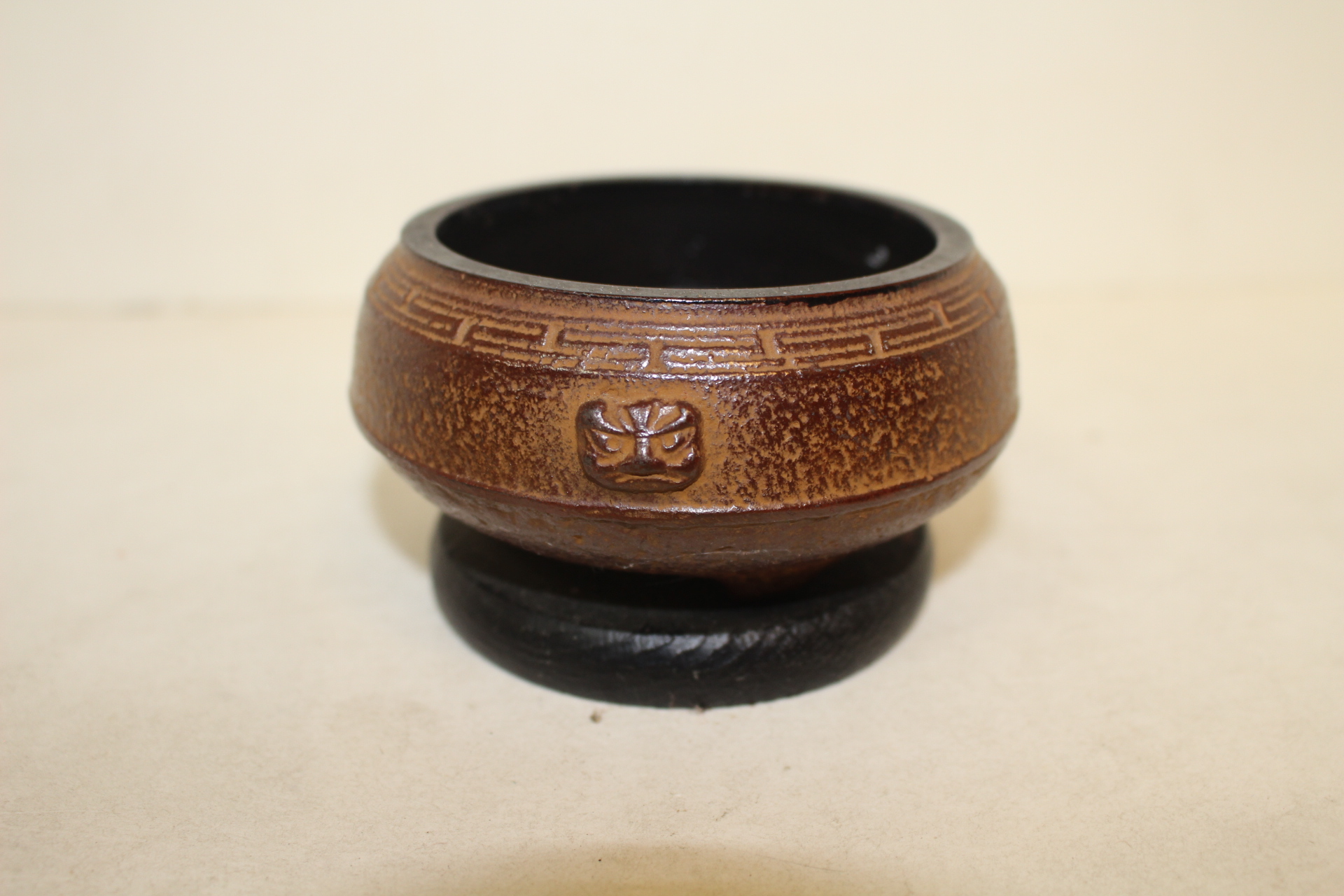 무쇠로된 화로모양의 향로