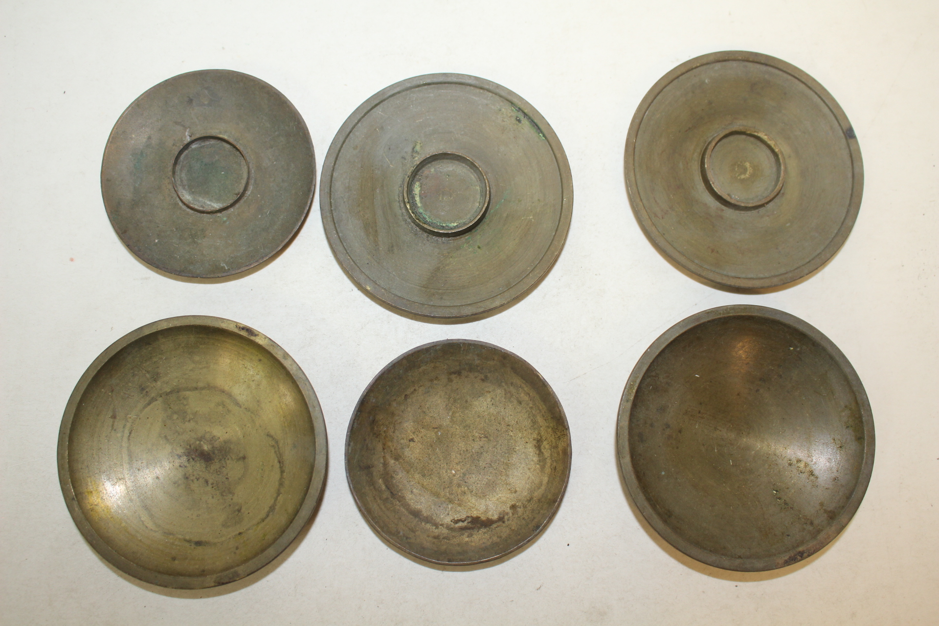 연대가좋은 청동으로된 등잔 6점