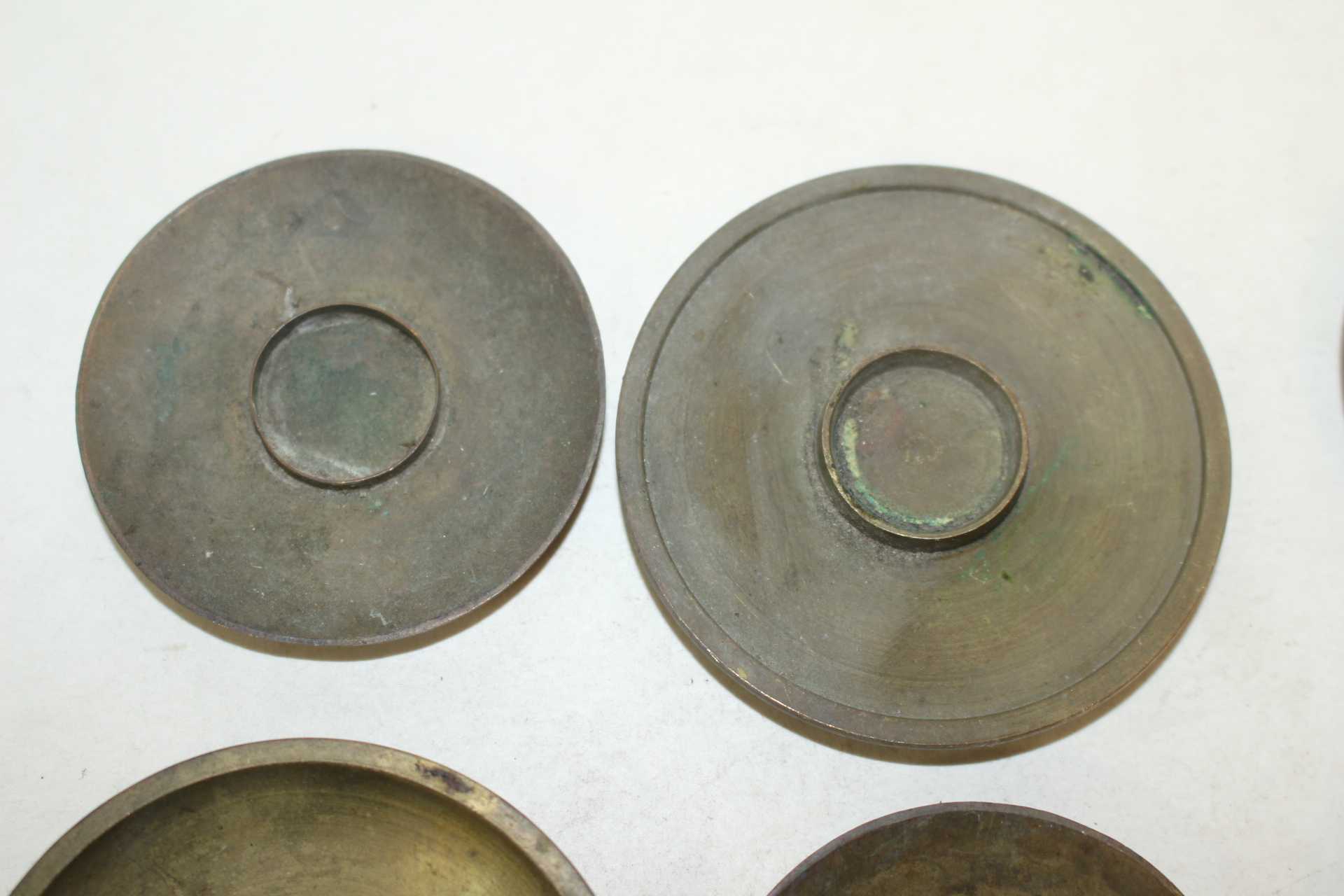 연대가좋은 청동으로된 등잔 6점