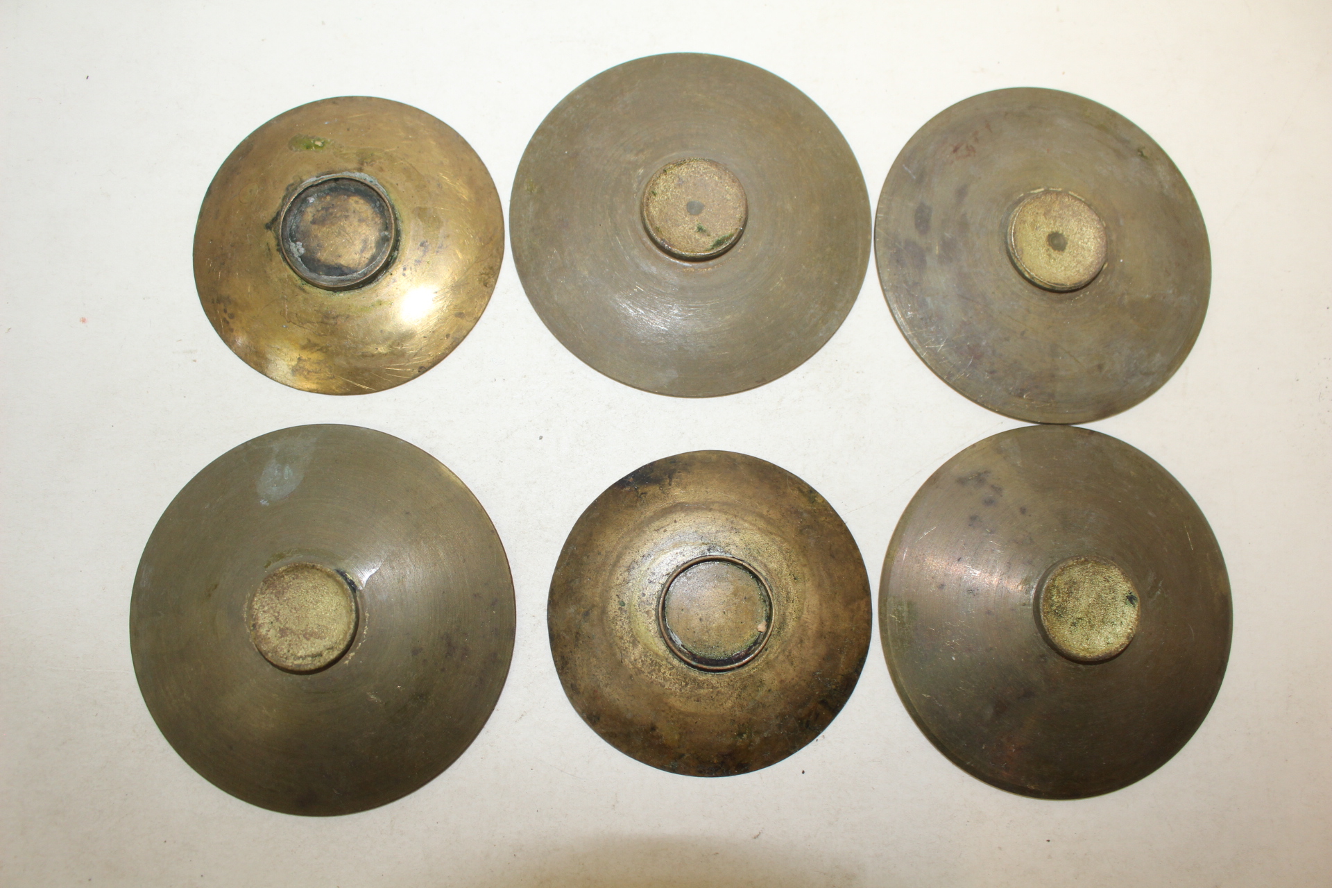 연대가좋은 청동으로된 등잔 6점