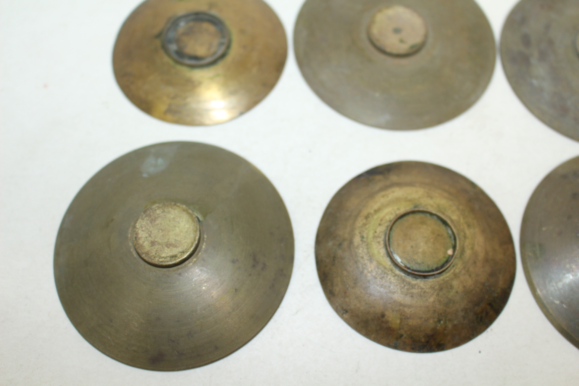 연대가좋은 청동으로된 등잔 6점