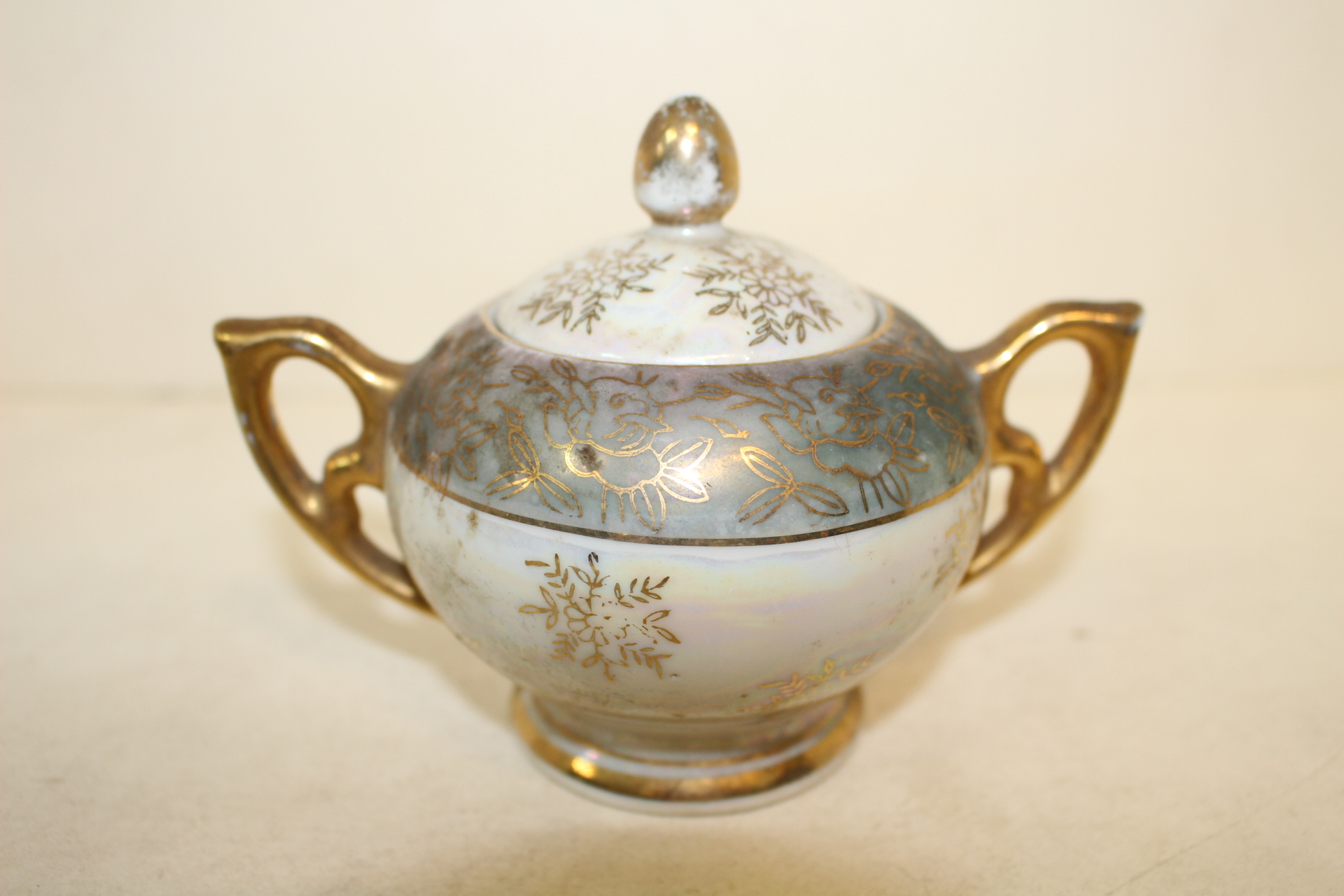 연대가좋은 백자금채화문 이귀호