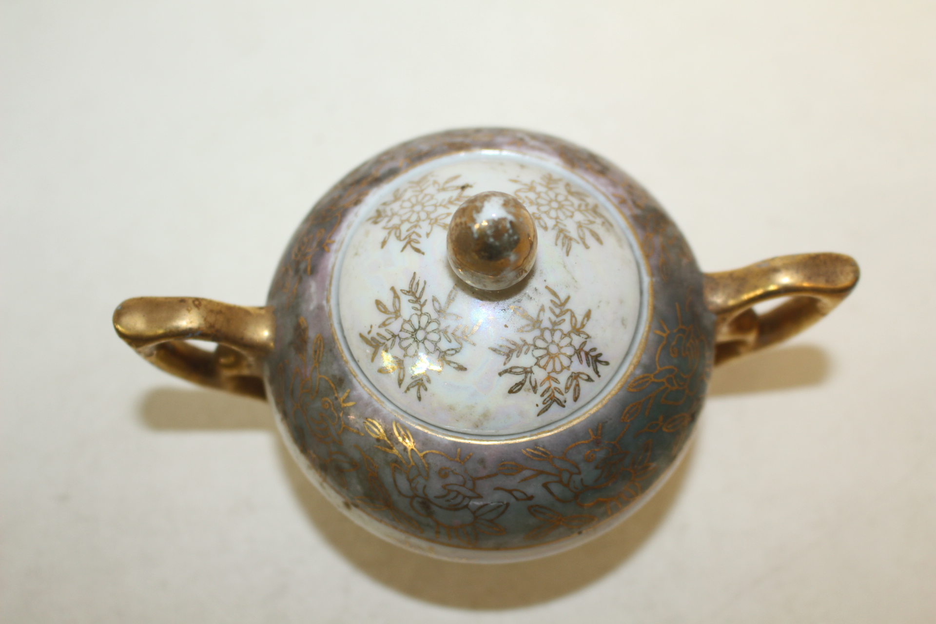 연대가좋은 백자금채화문 이귀호