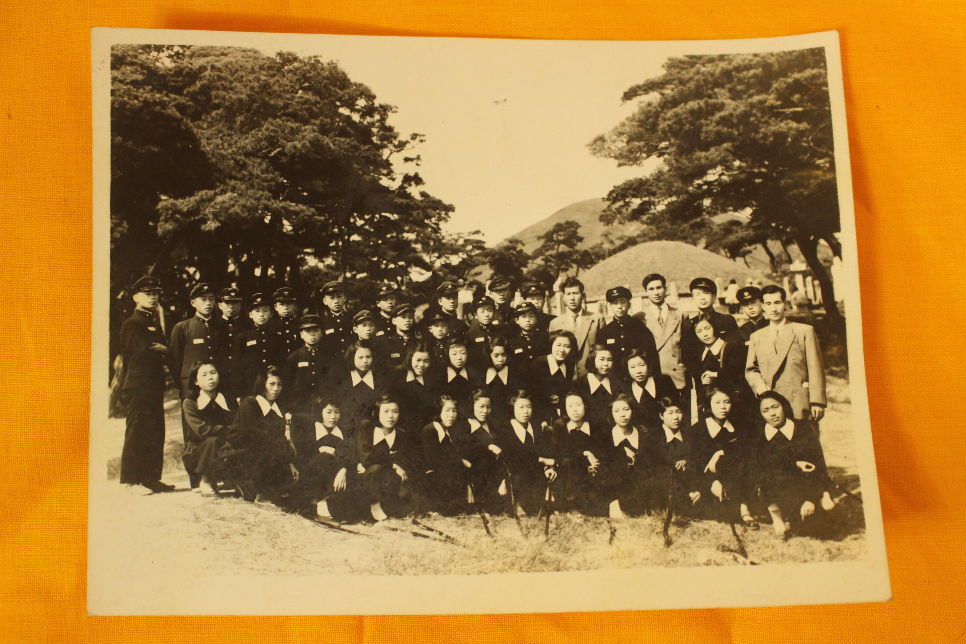 1955년 경주 수학여행 사진 김유신릉