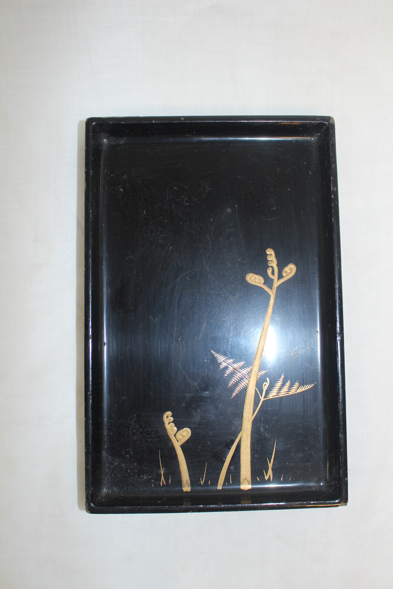 연대가좋은 나무에 금채고사리문 사각완