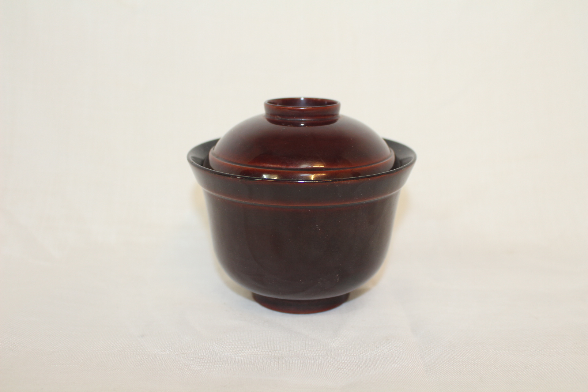 연대가좋은 나무에 옷칠이된 개완