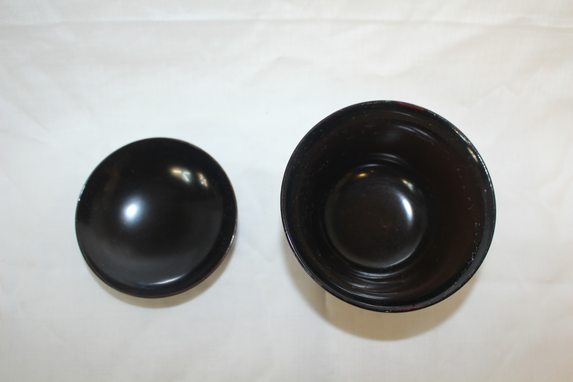 연대가좋은 나무에 옷칠이된 개완