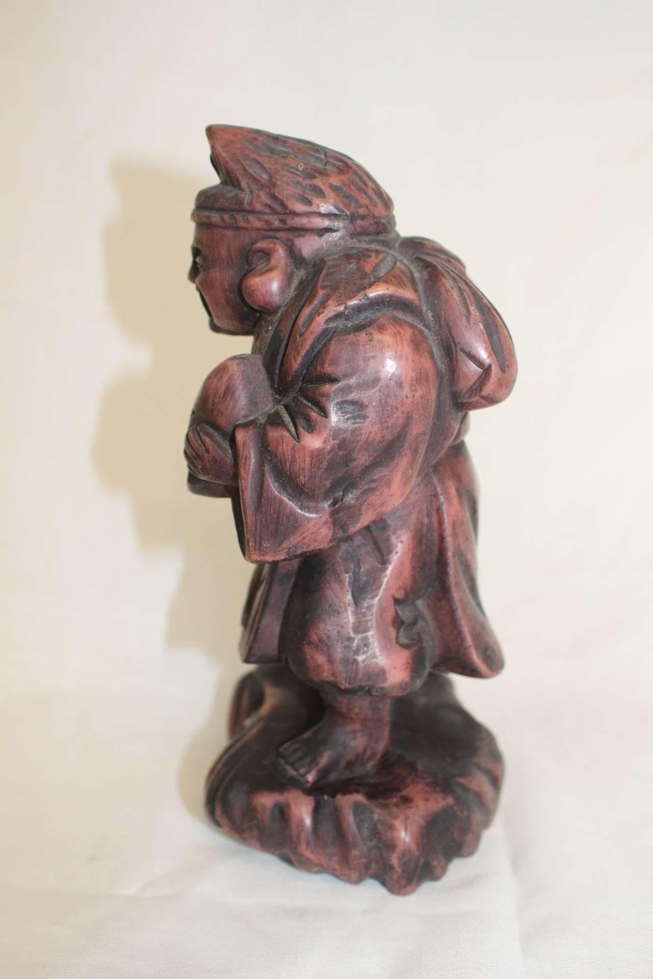 묵직한 재질로된 복신