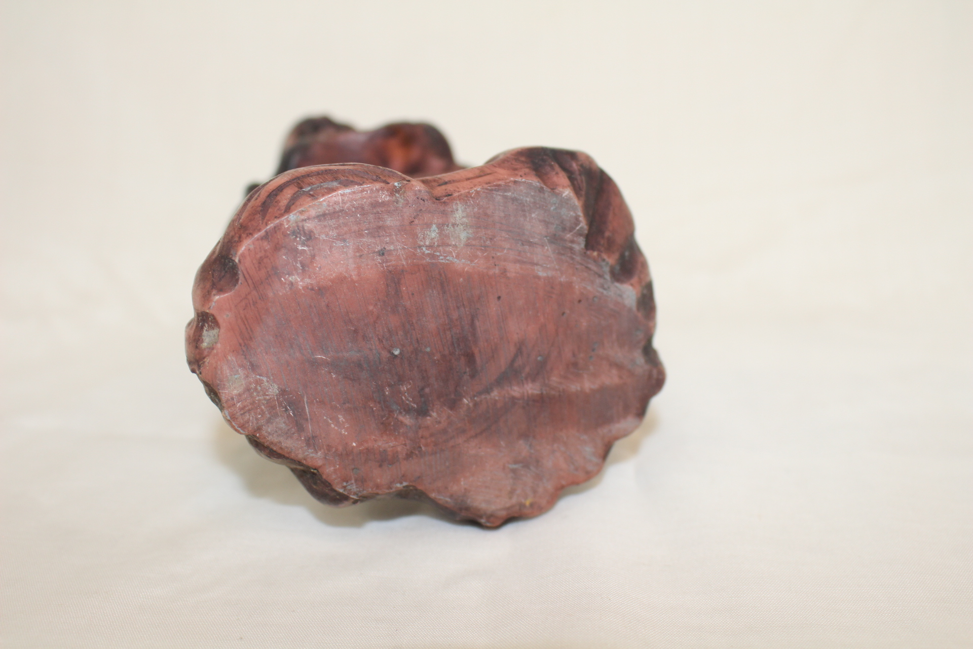 묵직한 재질로된 복신