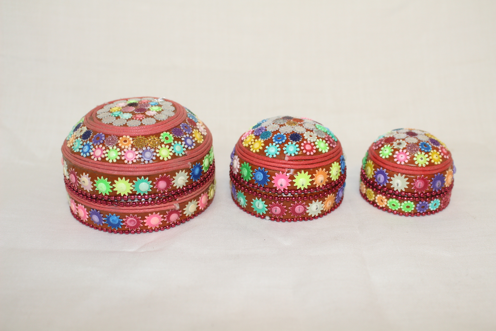 외국산 금속재질에 화문이 조각된 보석함 3점