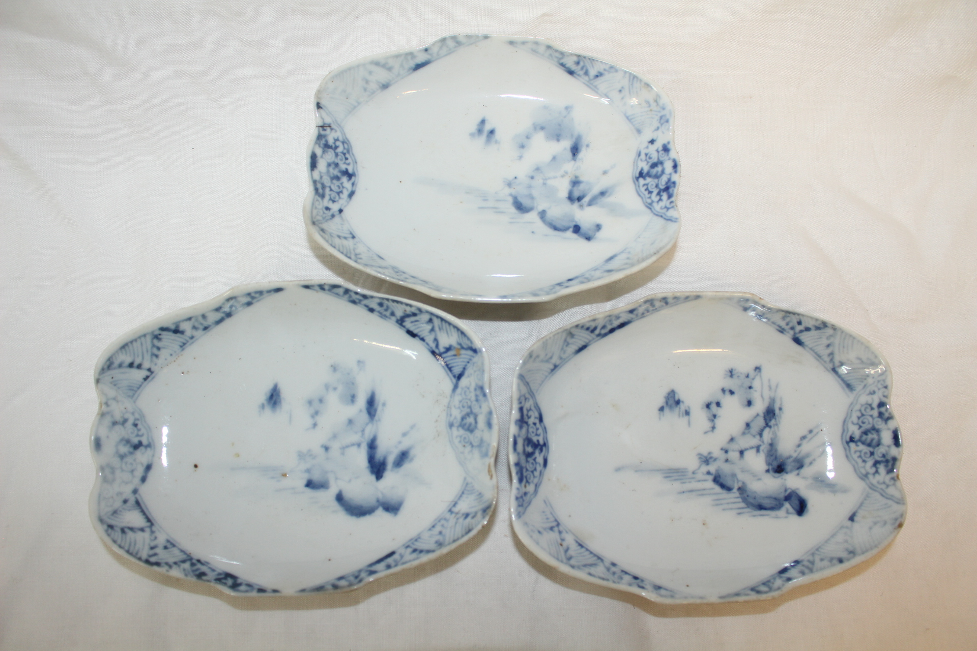 연대가좋은 청화백자 산수문 화형완 3점