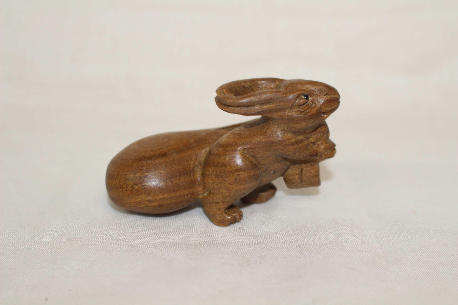 향단목 나무로된 토끼 조각
