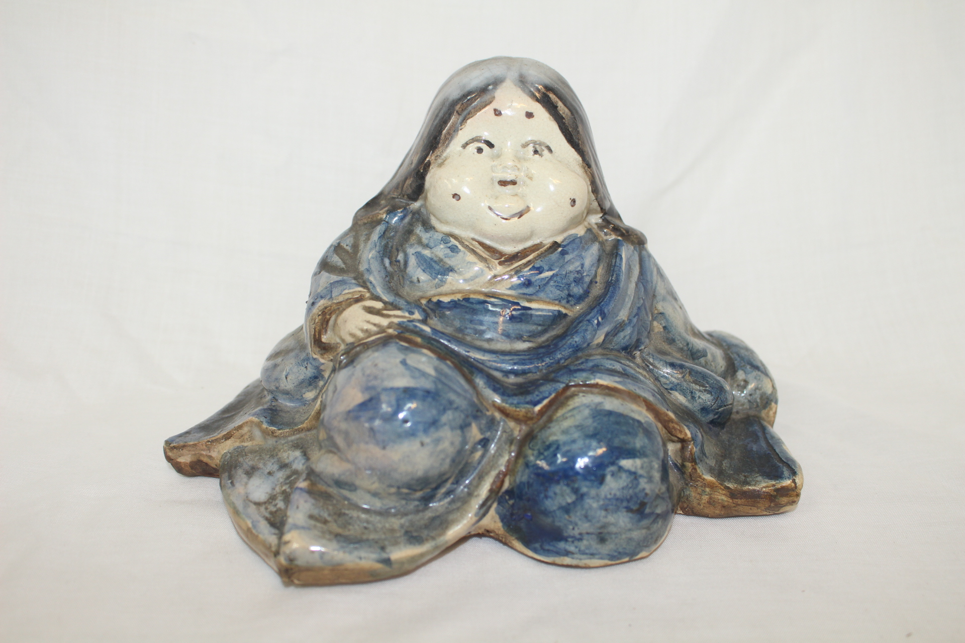 연대가좋은 청자 여인 조각상