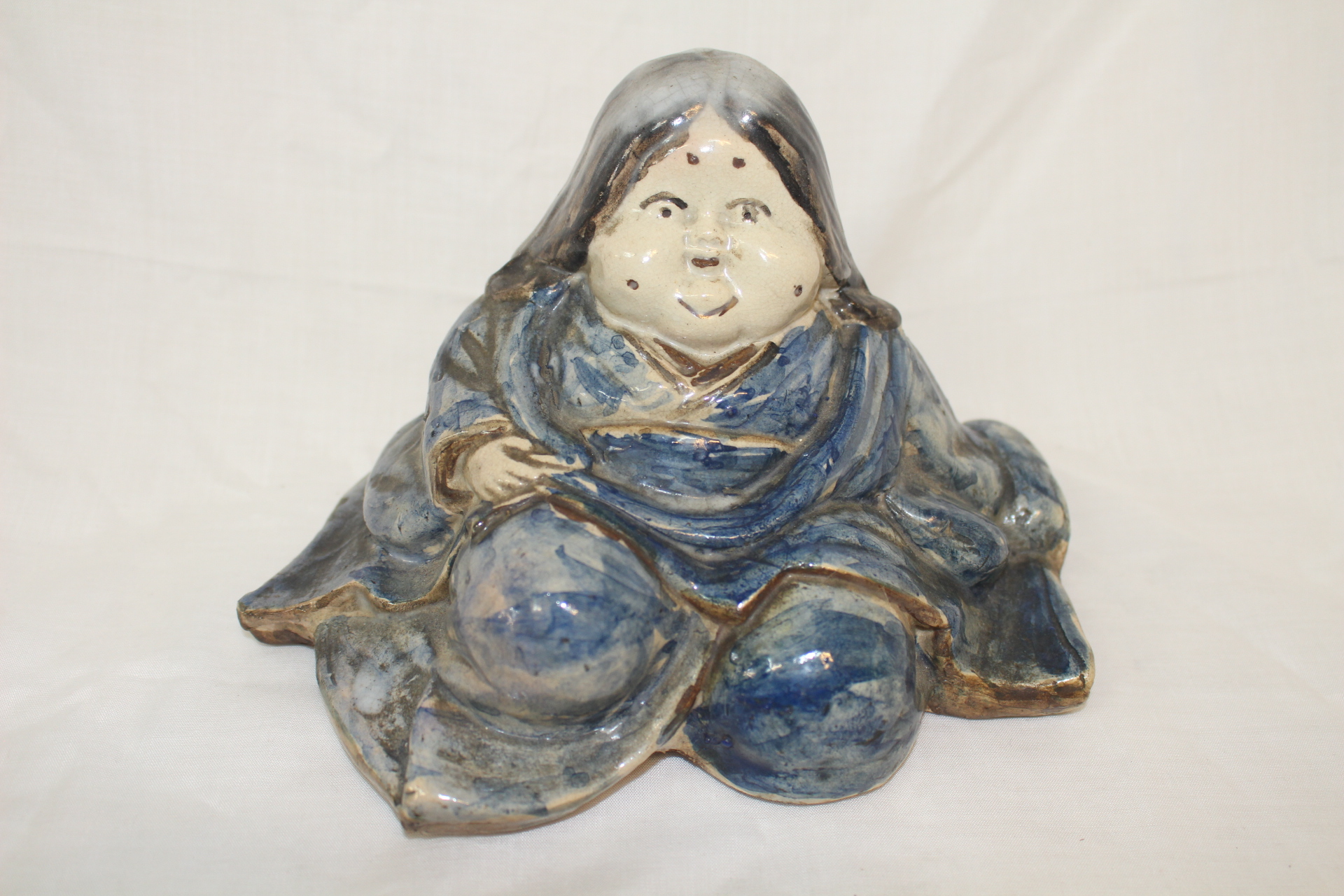 연대가좋은 청자 여인 조각상