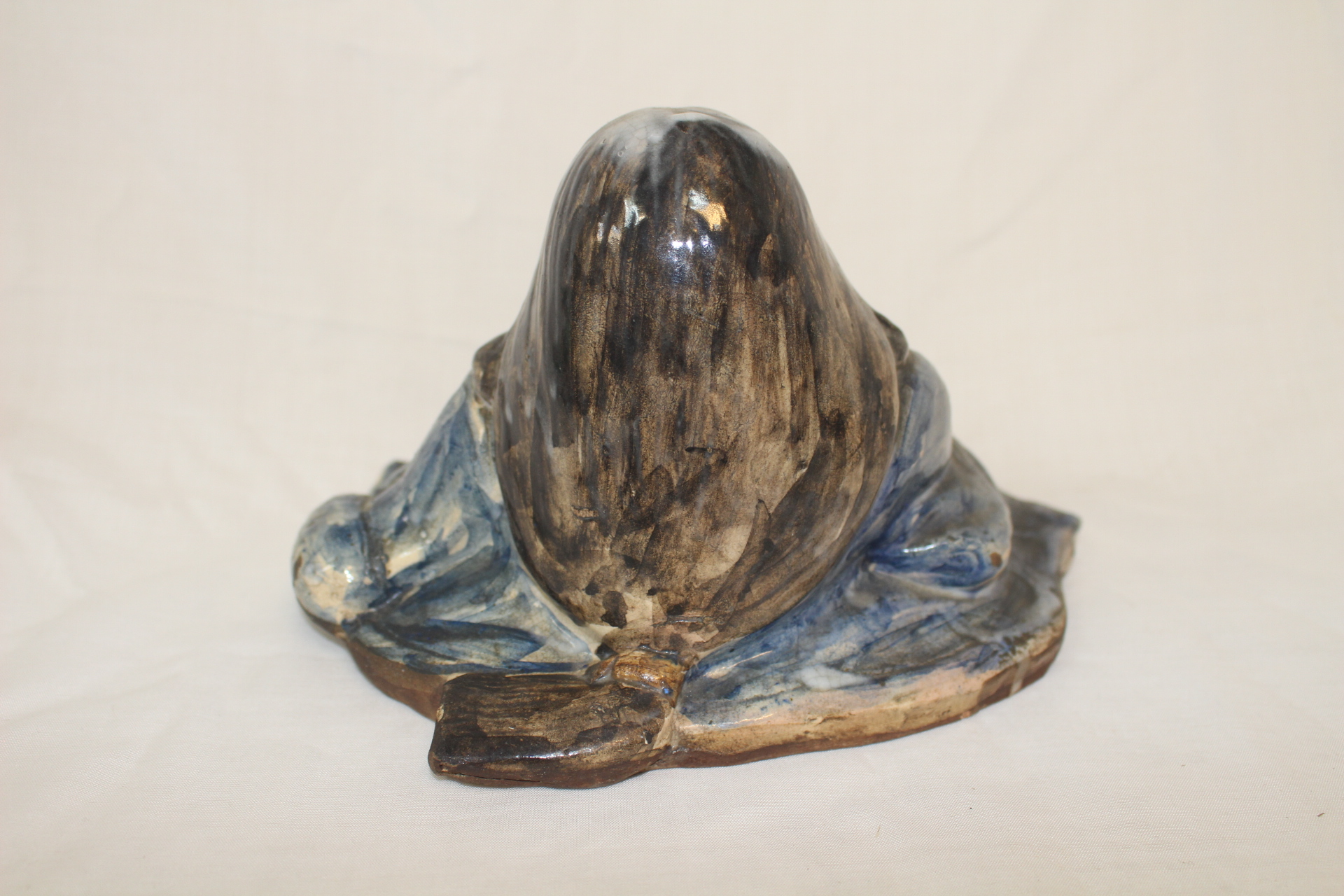 연대가좋은 청자 여인 조각상