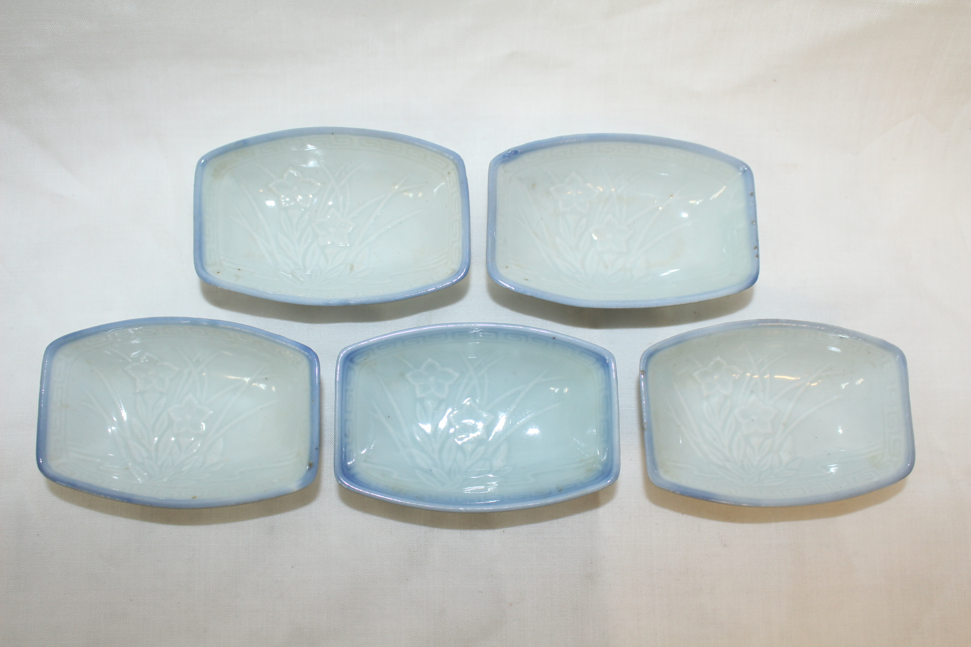 연대가좋은 청화백자양각난초문 완 5점