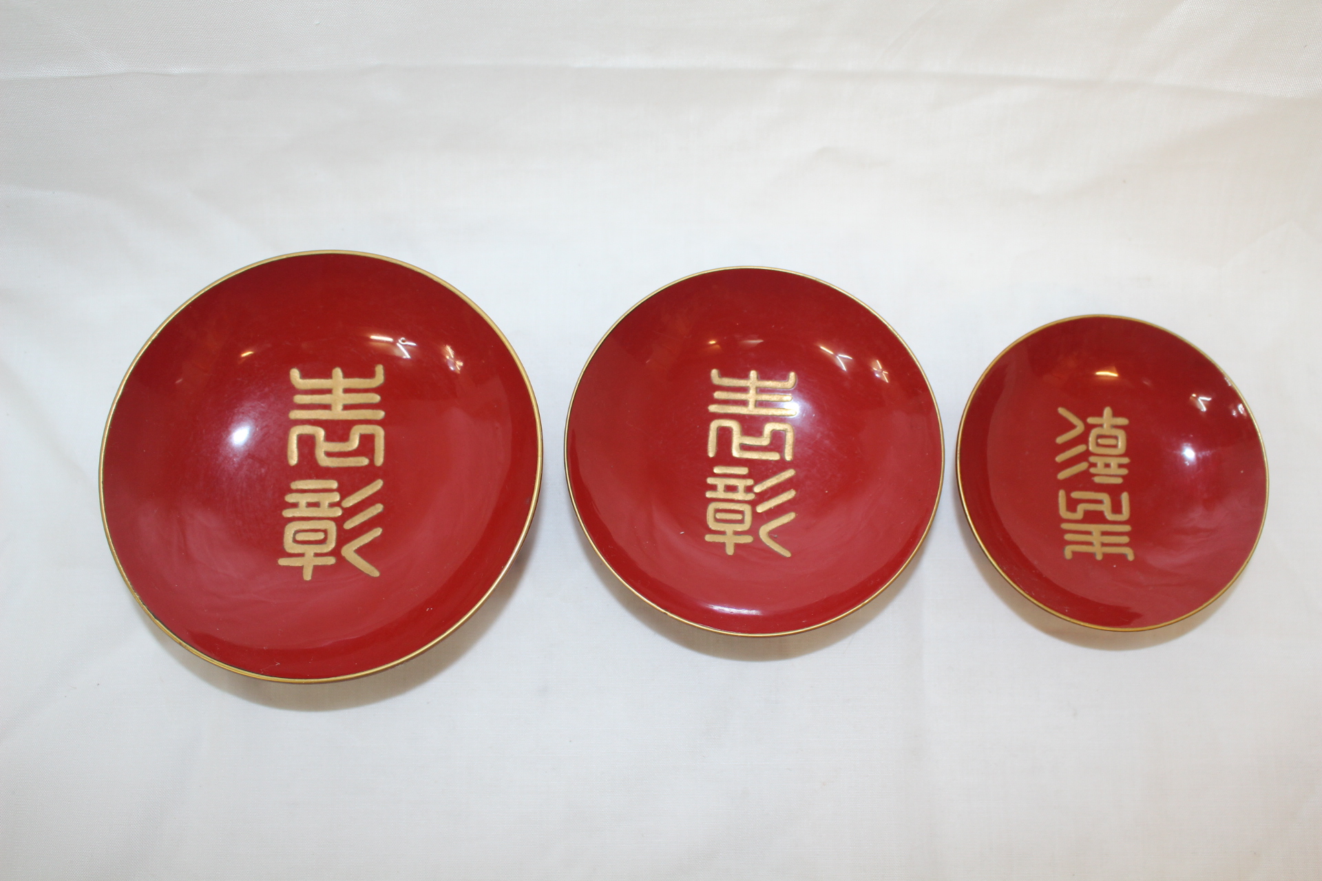 1940년 나무에 옷칠이된 잔 3점