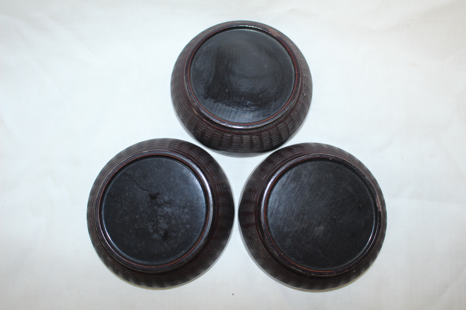 나무에 옷칠이된 연대좋은 완 3점