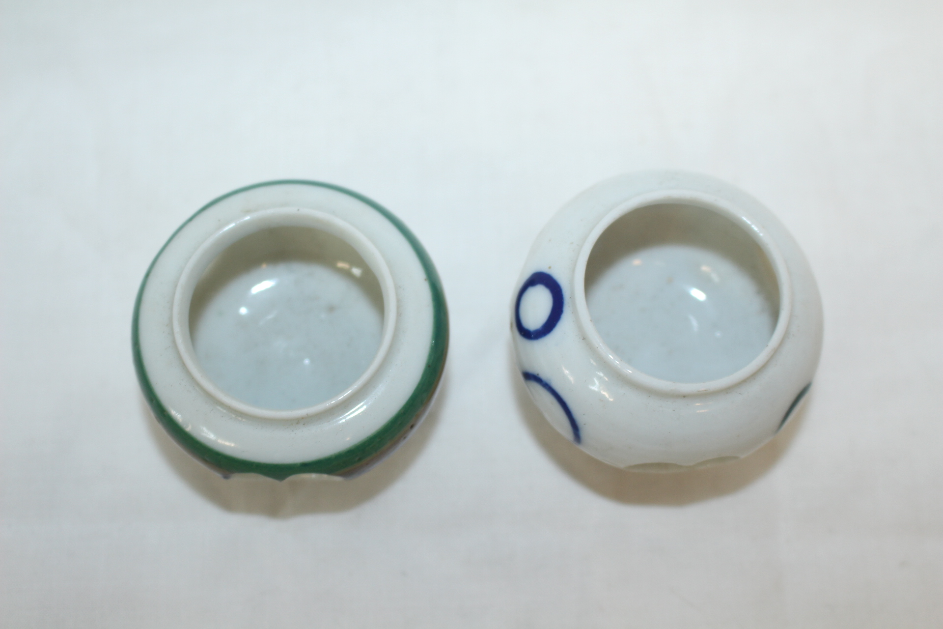 연대가좋은 청화백자 소형크기의 향호 2점