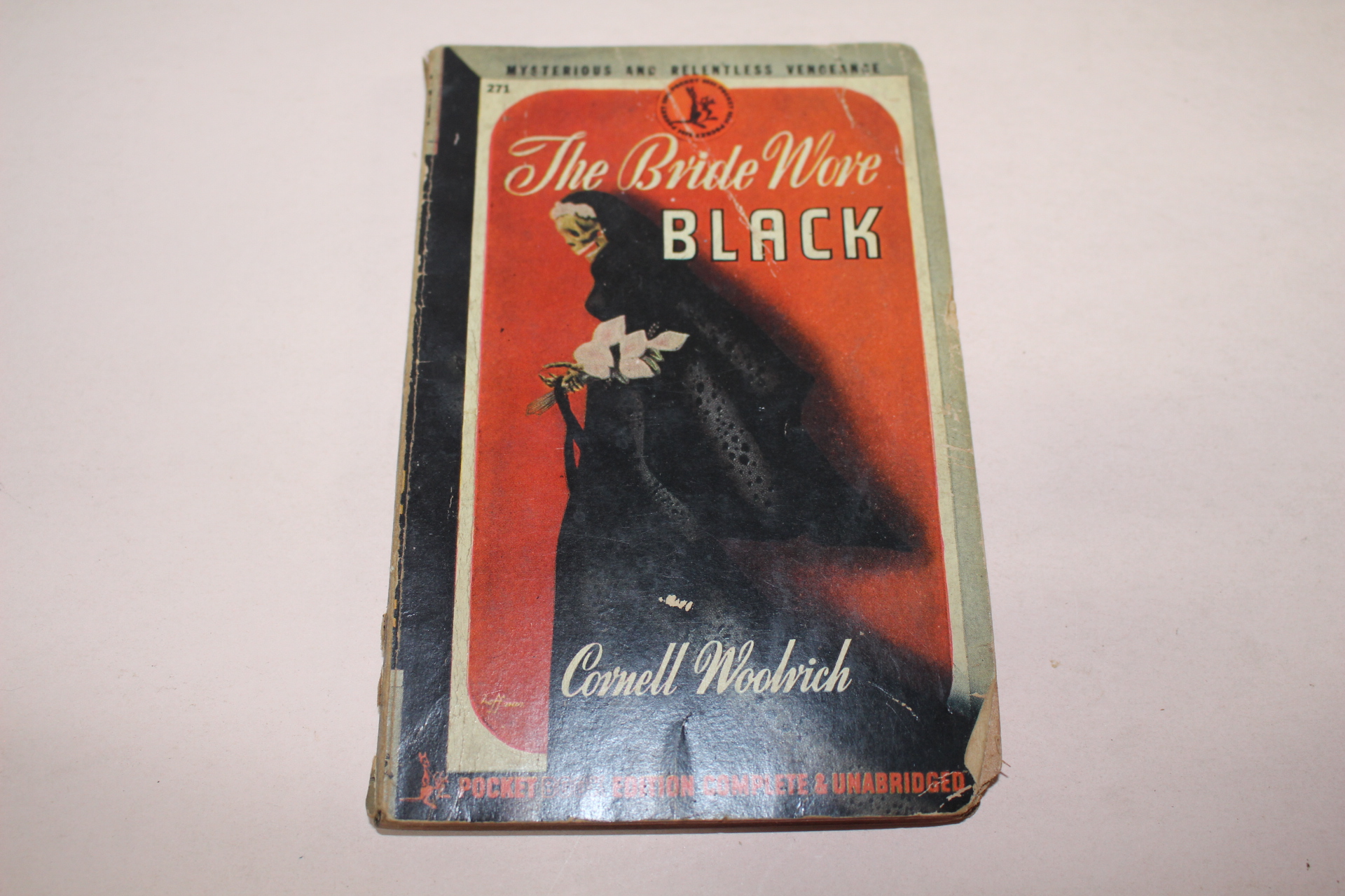 1945년 미국간행 THE BRIDE WORE BLACK