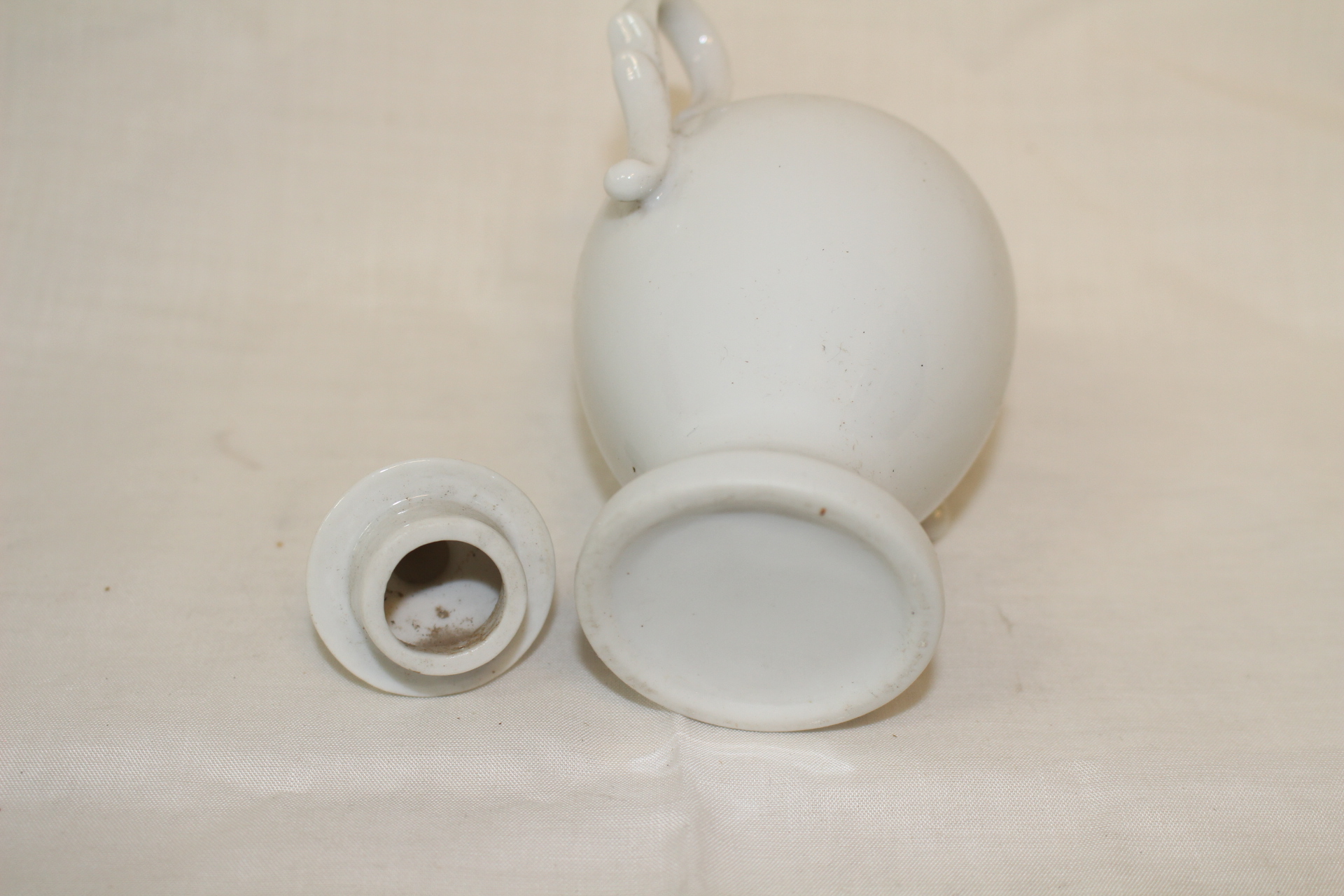 연대가좋은 백자 이귀호