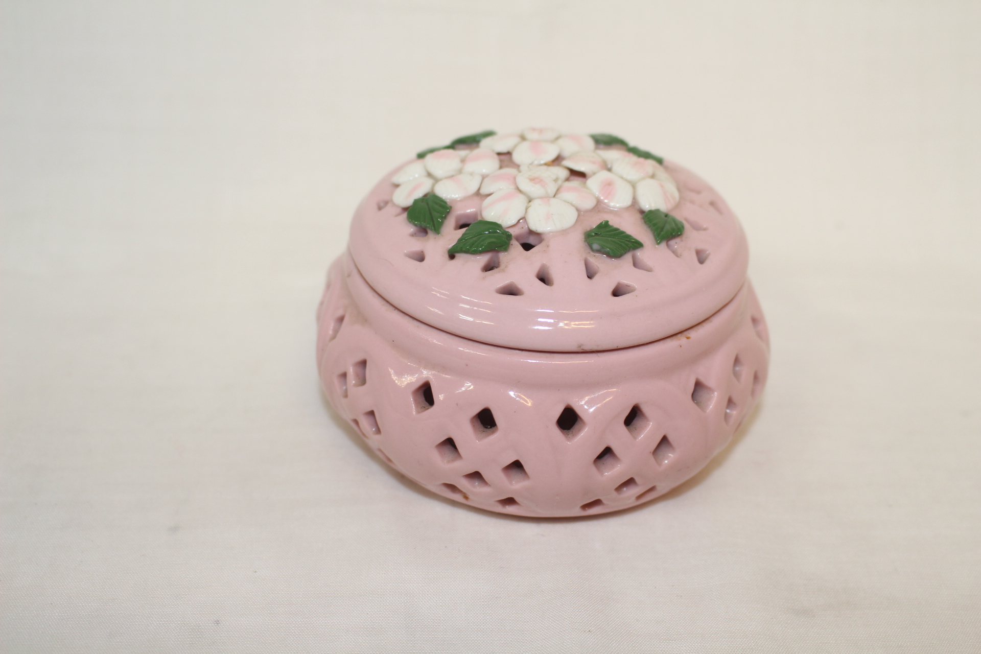 분청자 양각화문 합