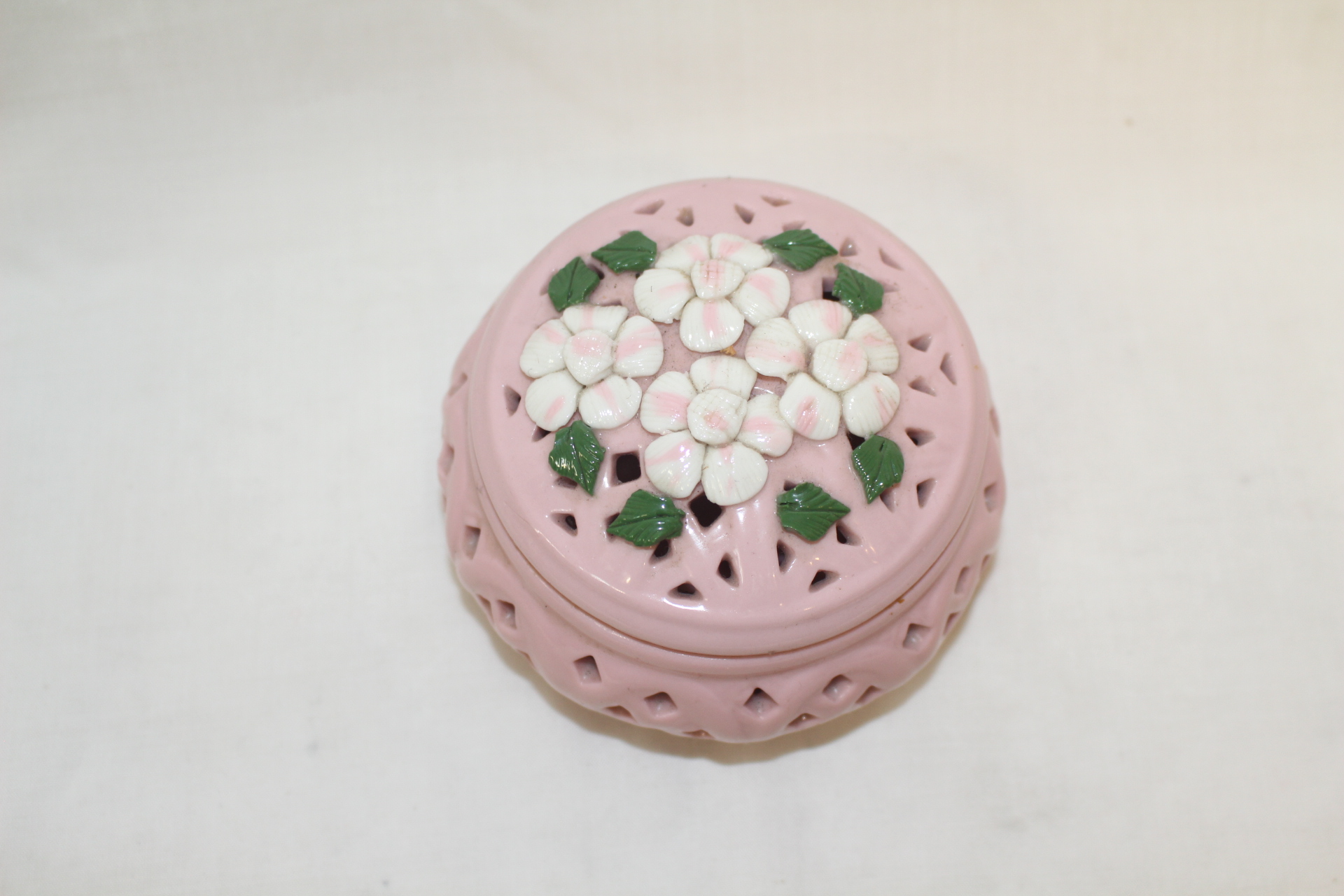 분청자 양각화문 합