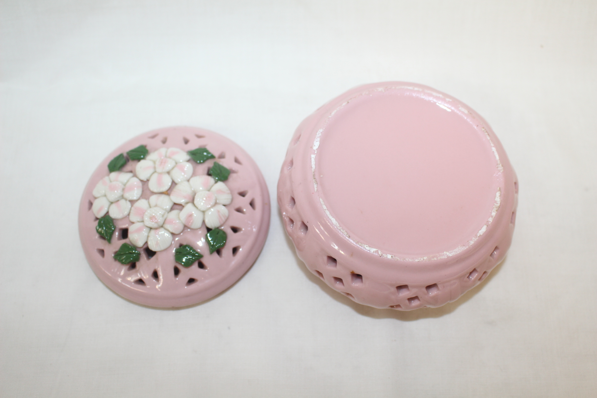 분청자 양각화문 합