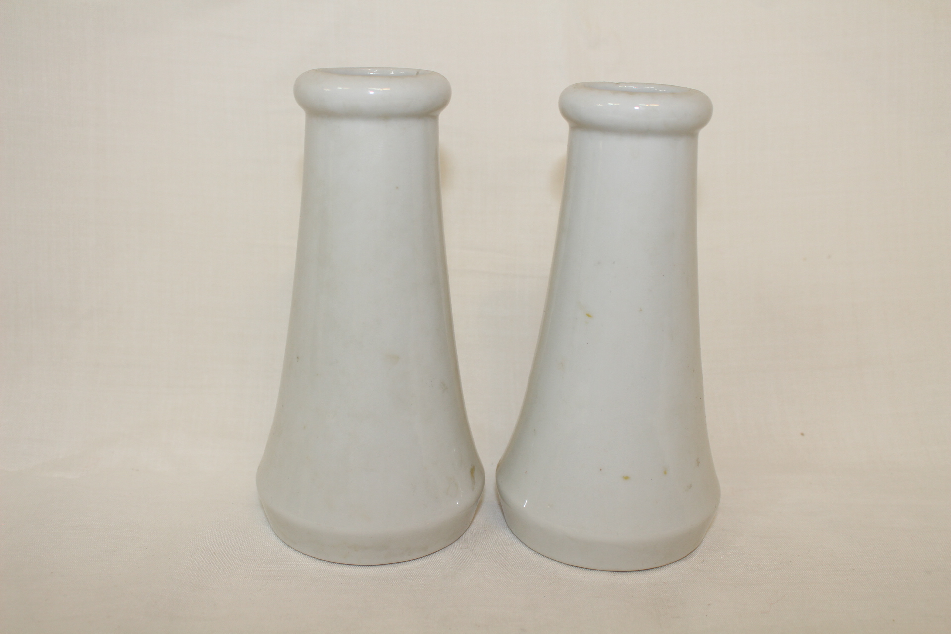 연대가좋은 외사기백자호 2점