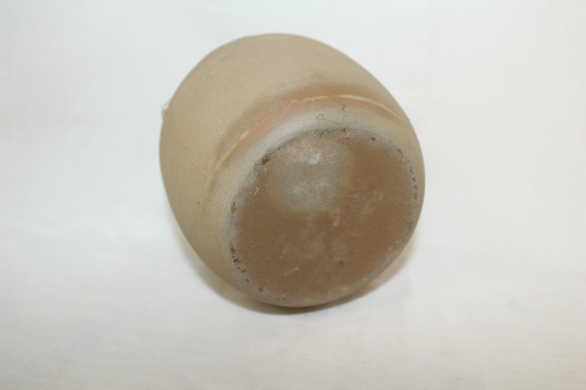 두꺼운 유약흘림이 있는 청자호