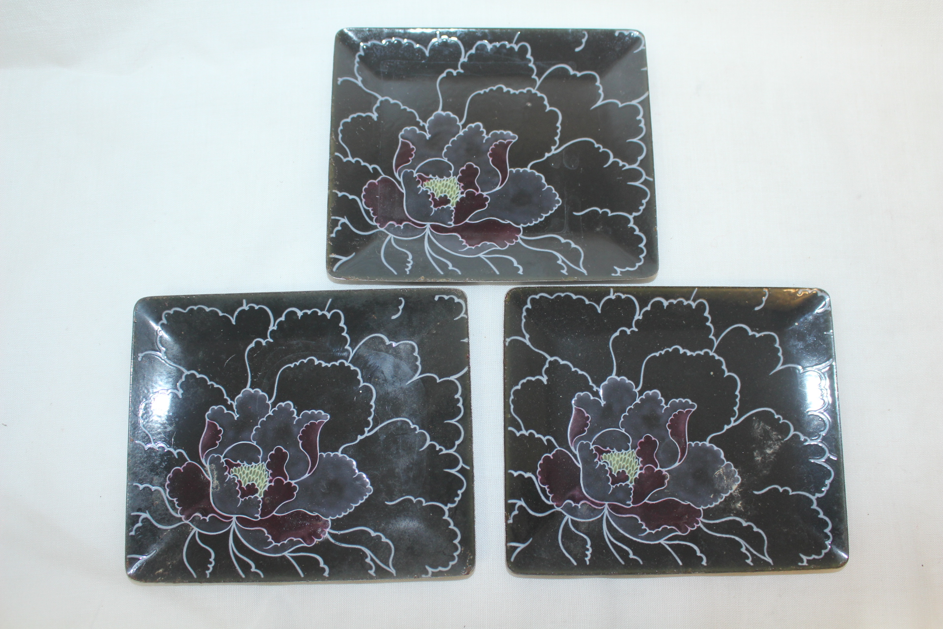 묵직한 금속칠보로된 차탁 3점