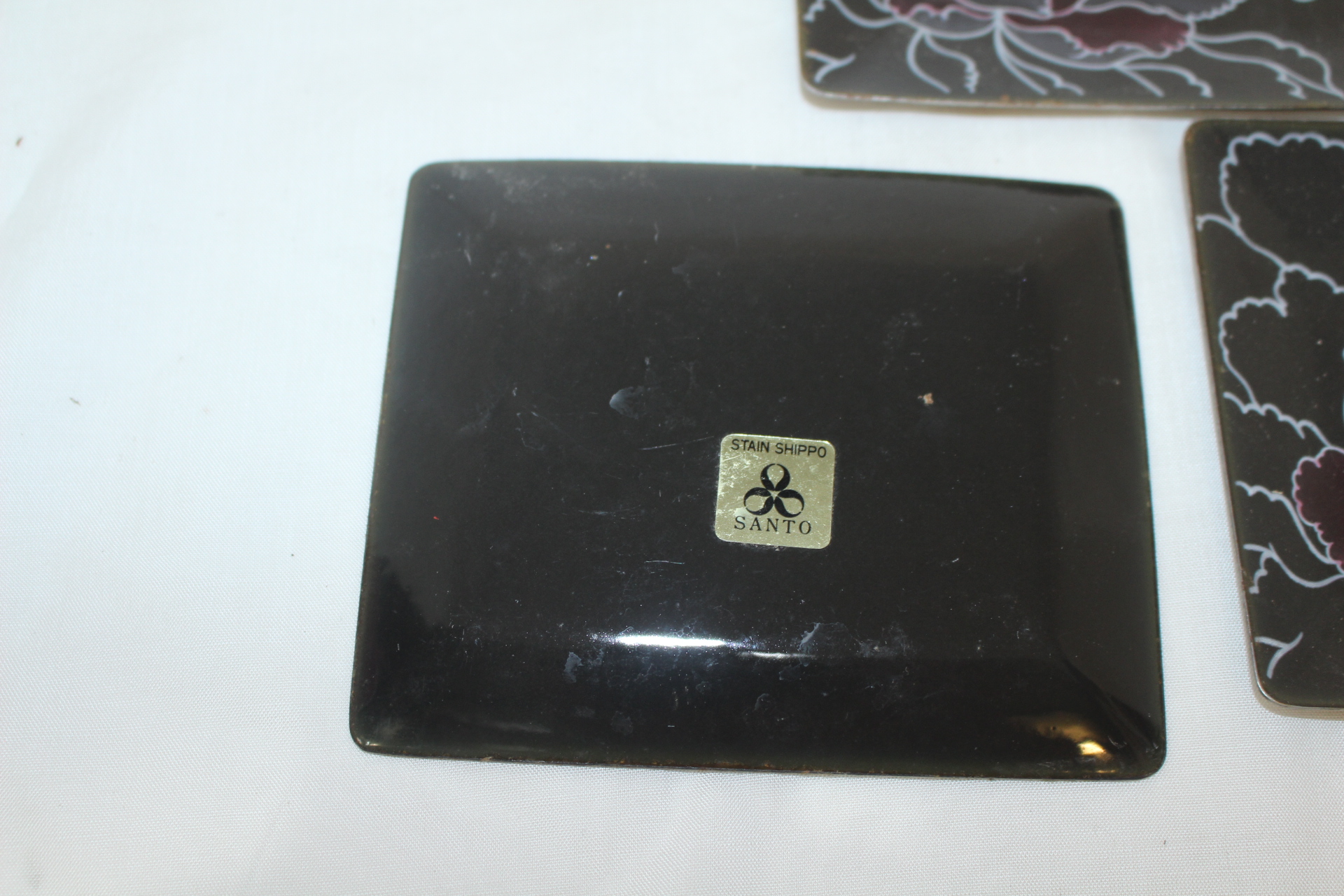 묵직한 금속칠보로된 차탁 3점