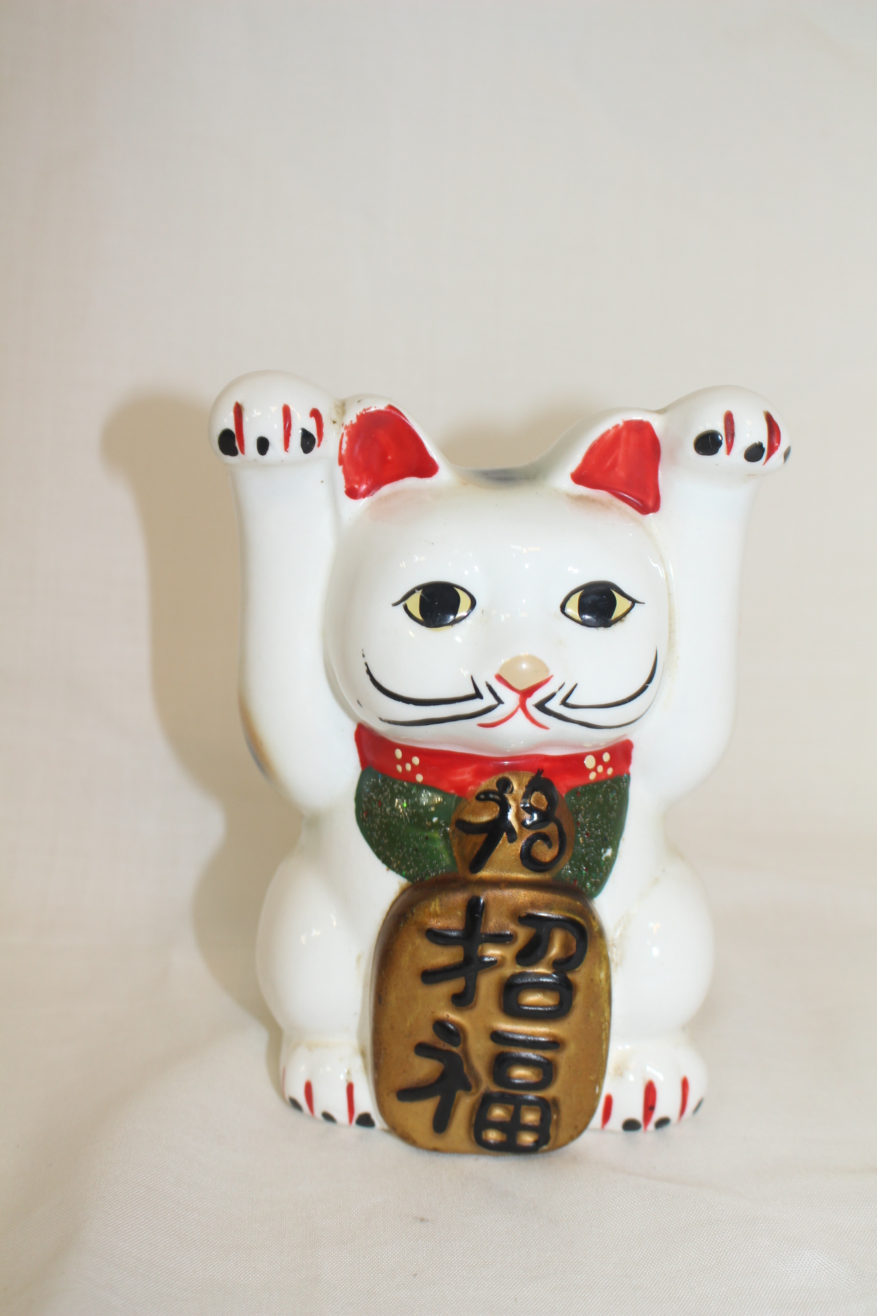 도자기재질로된 고양이 조각상