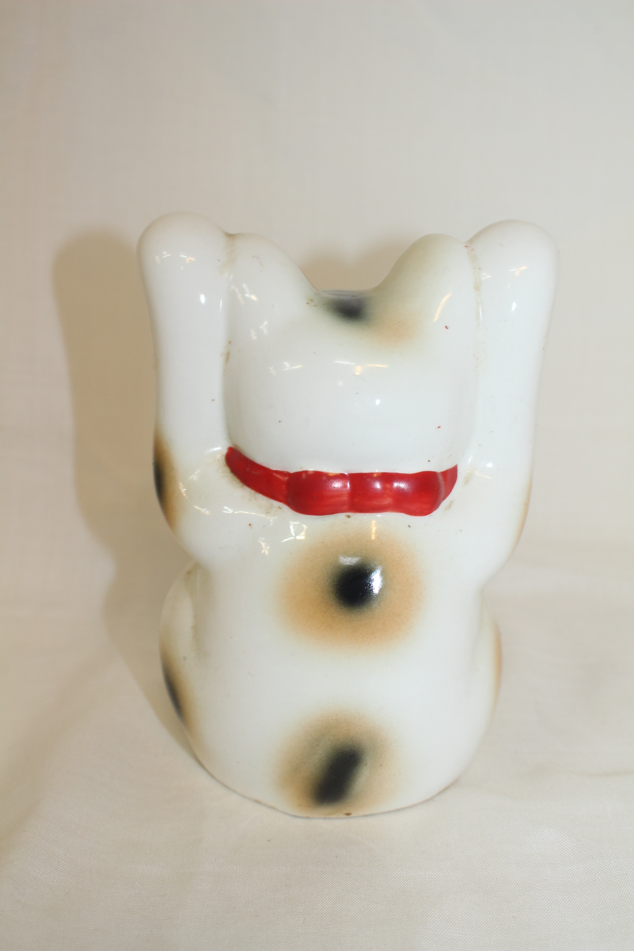 도자기재질로된 고양이 조각상