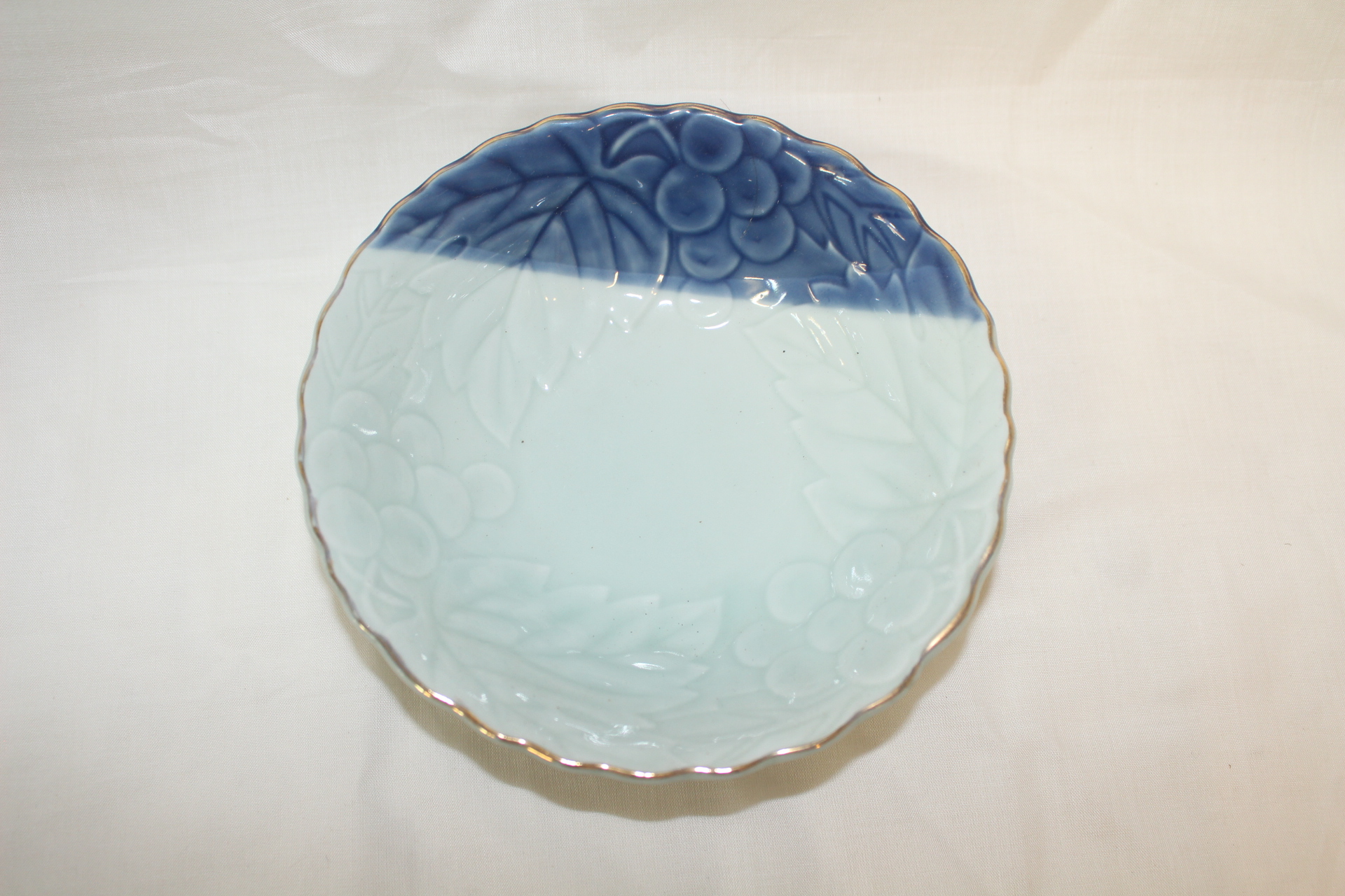 연대가좋은 청자양각포도문 화형완